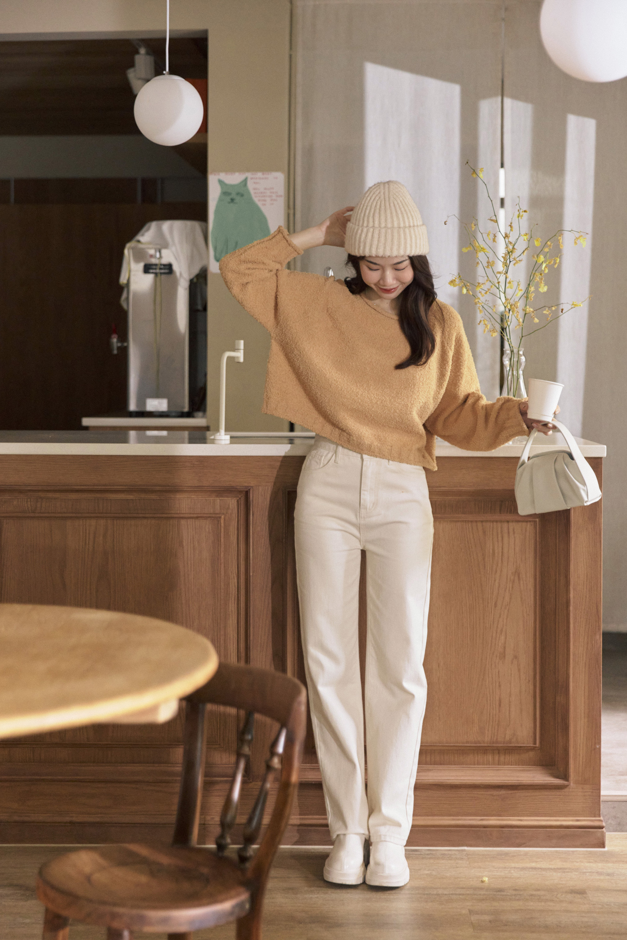 翹臀奶油直腿褲