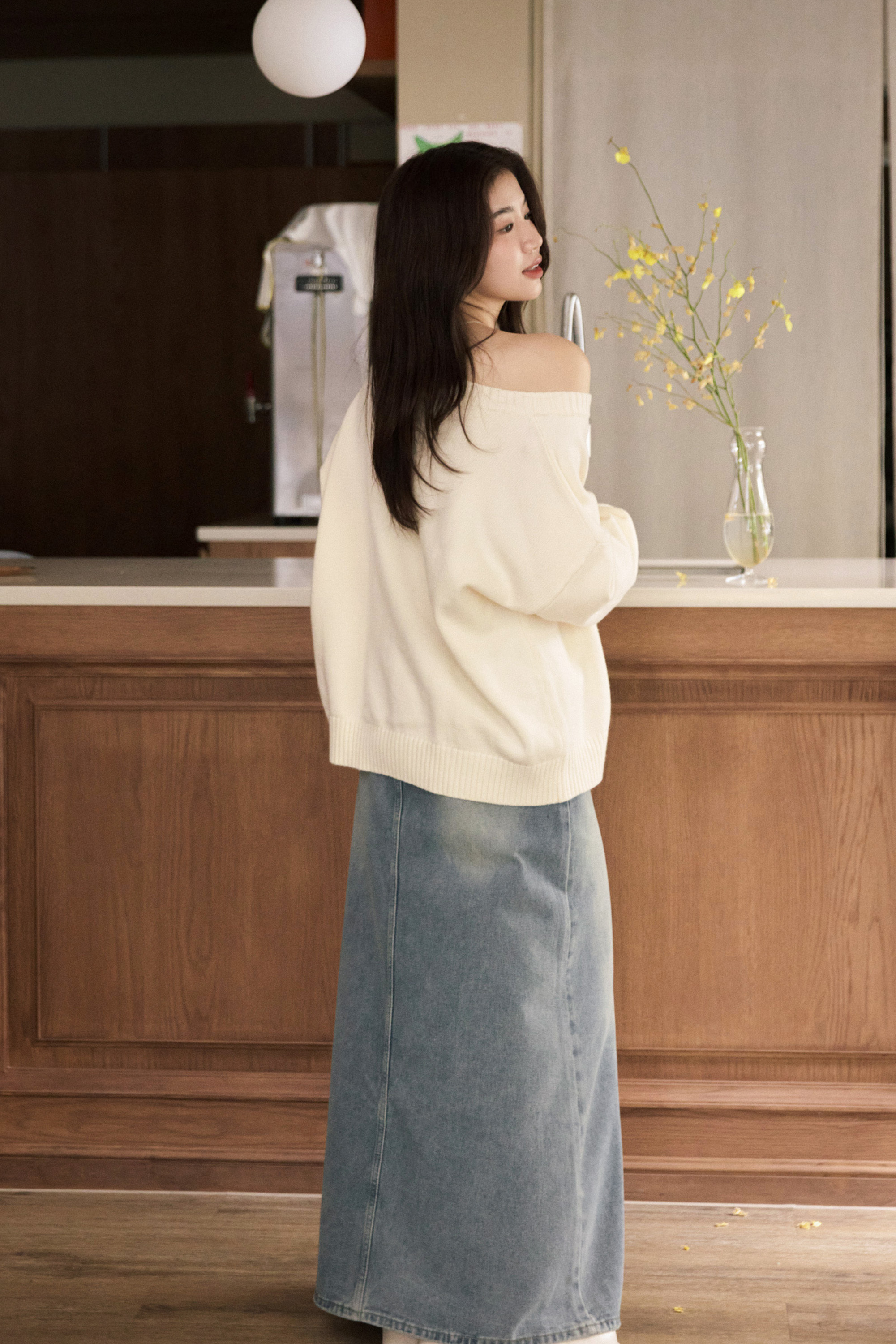 guten made/寬羅紋V領微露肩針織上衣-米白