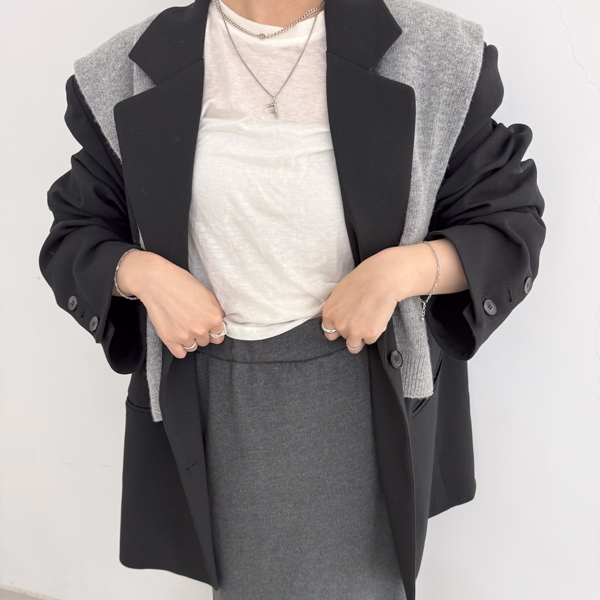 N34微透好好穿柔軟細緻短版上衣(白/米/灰/黑)