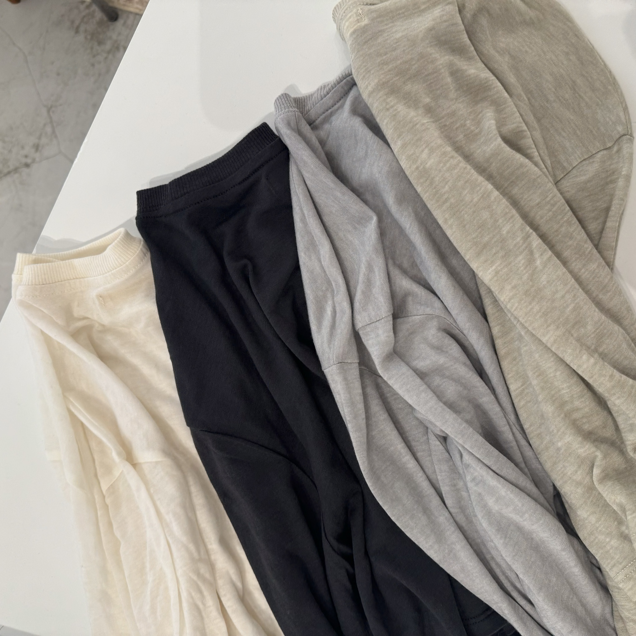 N34微透好好穿柔軟細緻短版上衣(白/米/灰/黑)