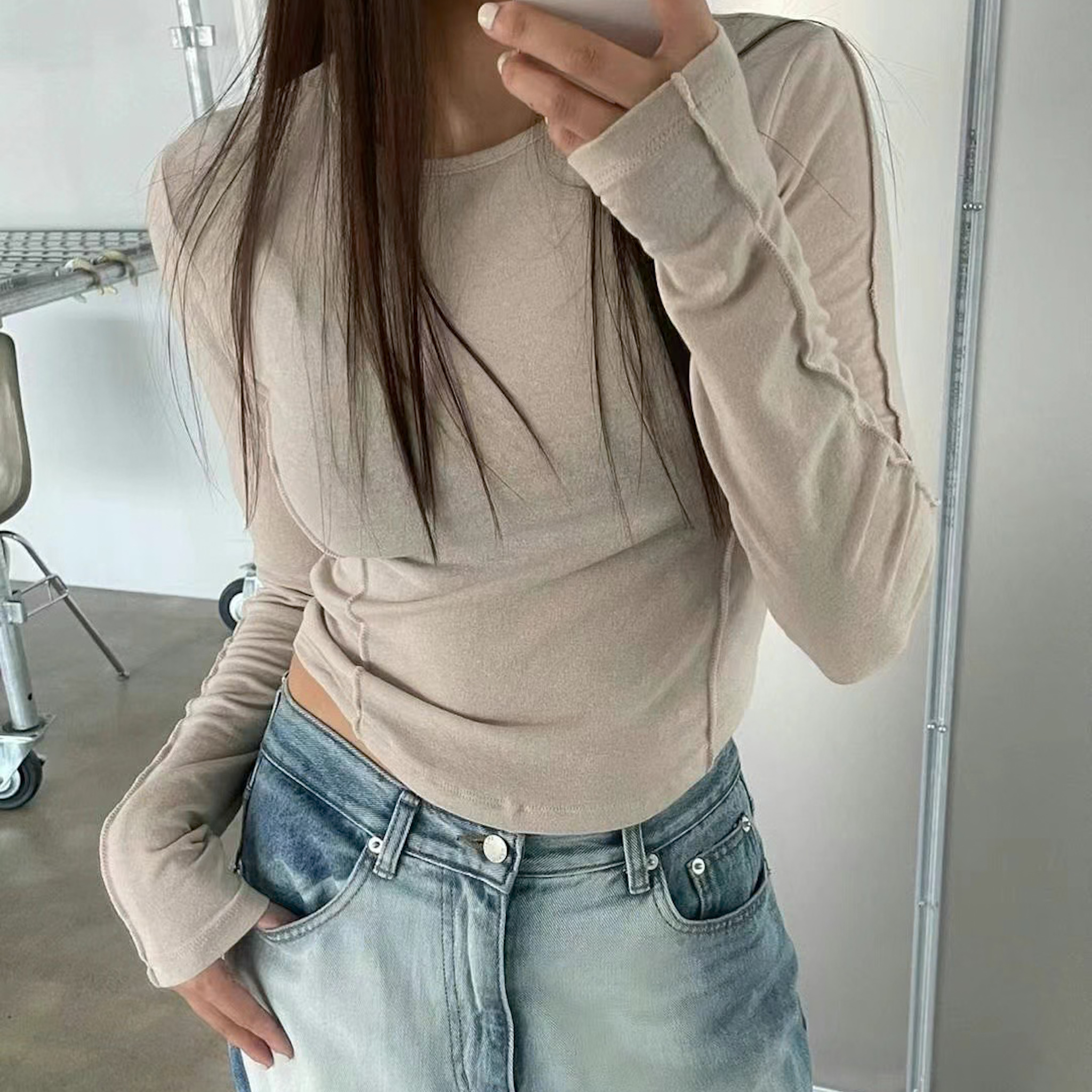 N35圓弧下擺前車線長袖上衣(米-架上陳列)