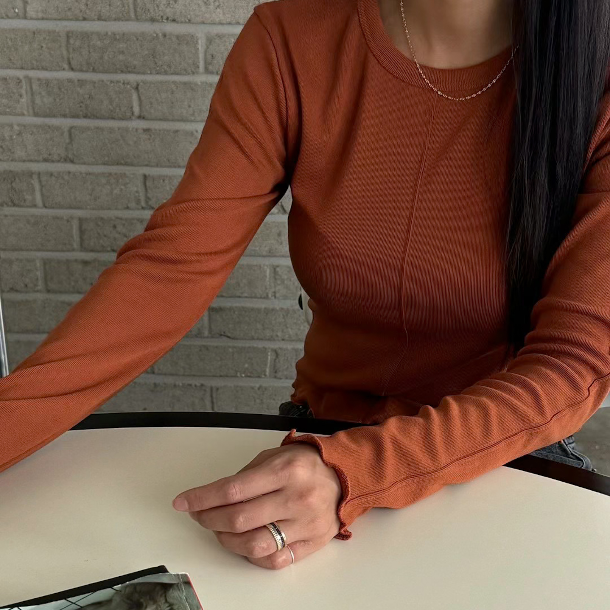 N37短版下擺木耳收邊上衣(橘)