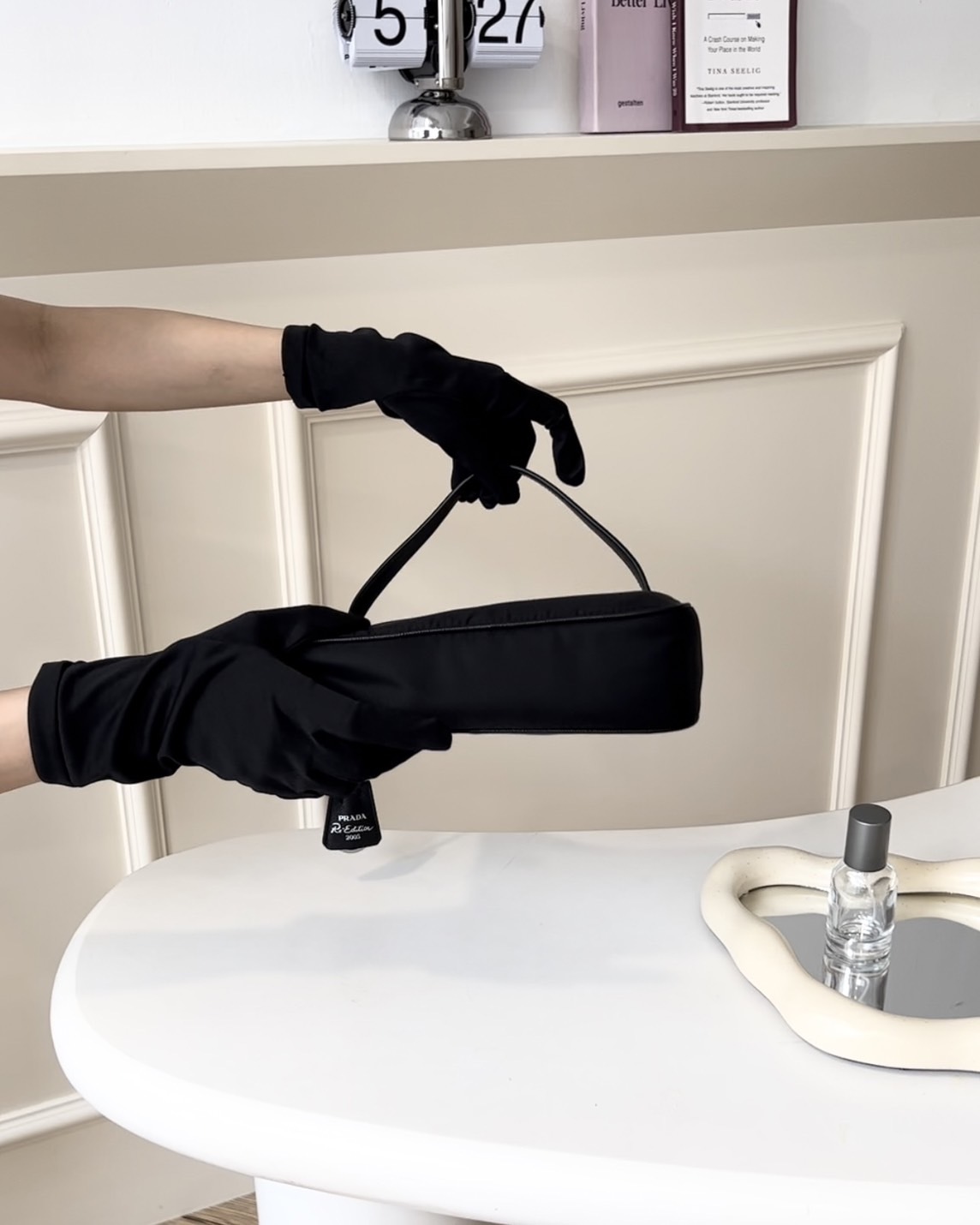 PRADA｜2005皮革背帶腋下包 黑色