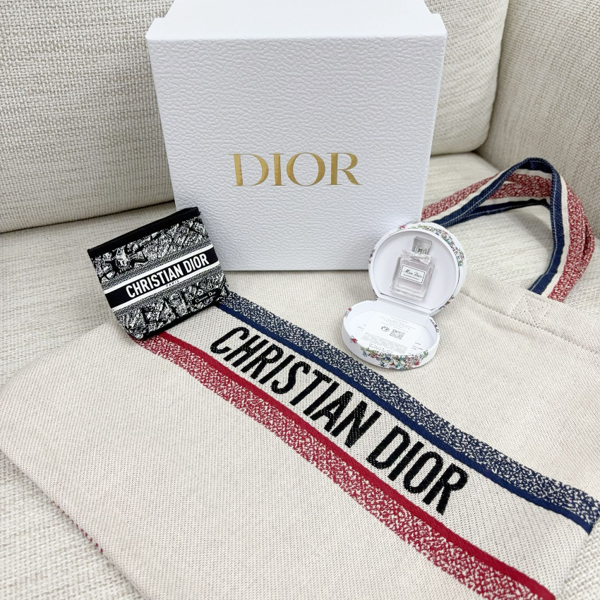 Dior Beauty星星刺繡款+ 限量版Miss Dior Blooming Bouquet 5ml+ 巴黎限定版眼影套