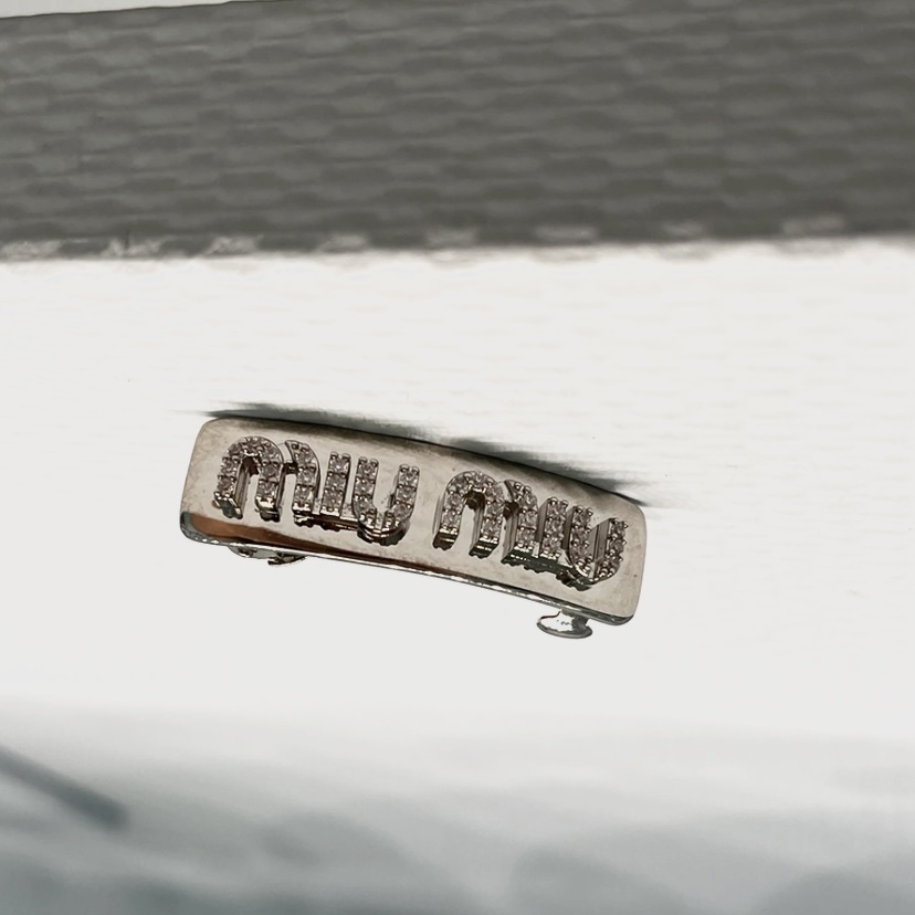 MIU MIU 金屬髮夾飾以水晶