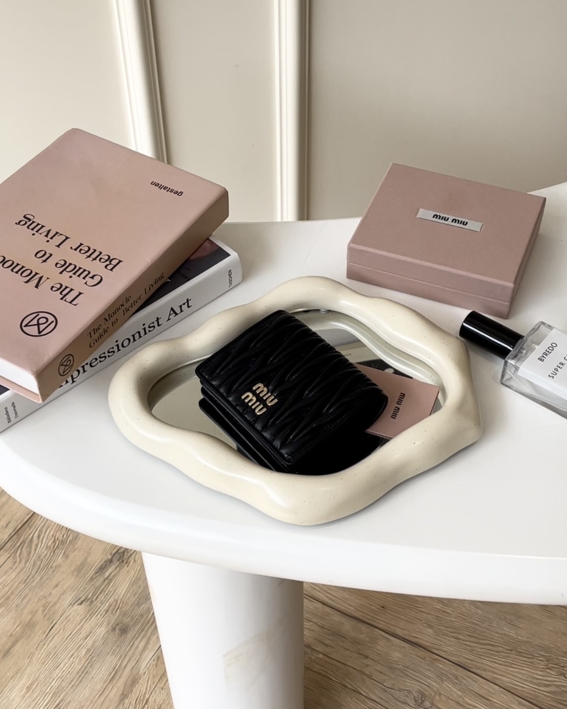 MIUMIU｜MATELASSE 納帕雙折短夾 黑色