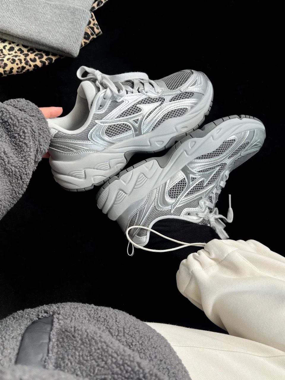 MIZUNO TRAINER 2K V2 銀灰 煙灰銀 復古 男女鞋 D1GH250401 / 現貨