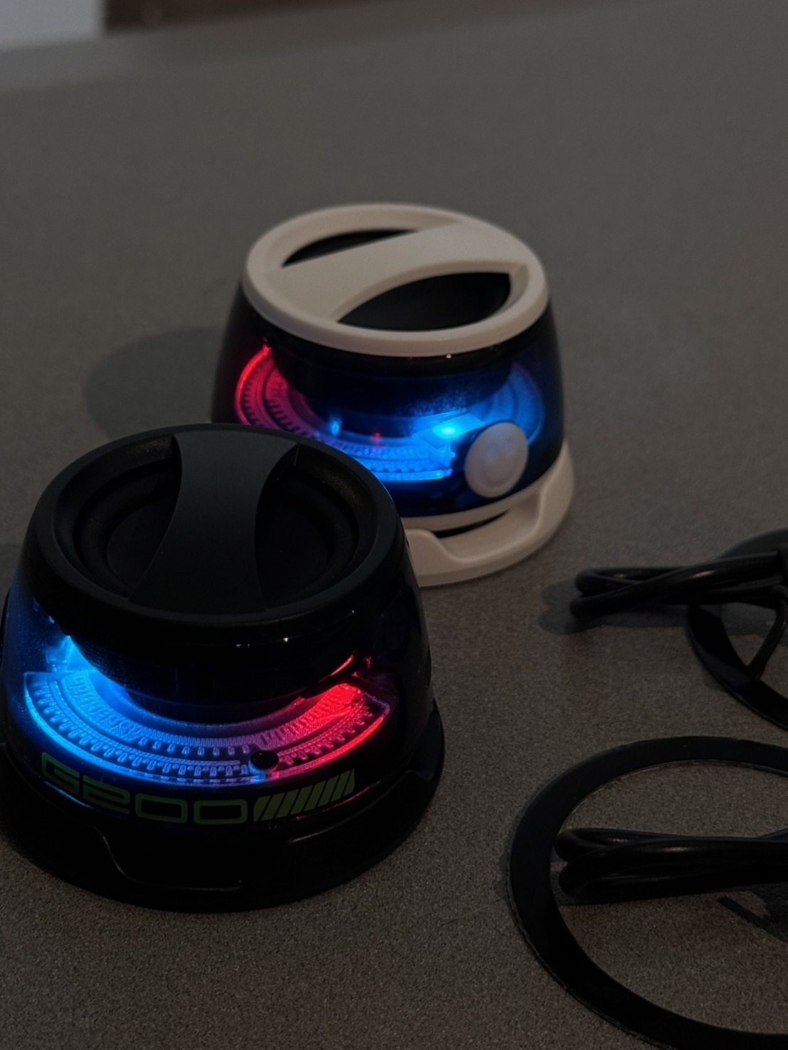 #現貨 RGB電競 賽博龐克風 迷你磁吸音響 無線藍芽音響 攜帶式 磁吸音箱