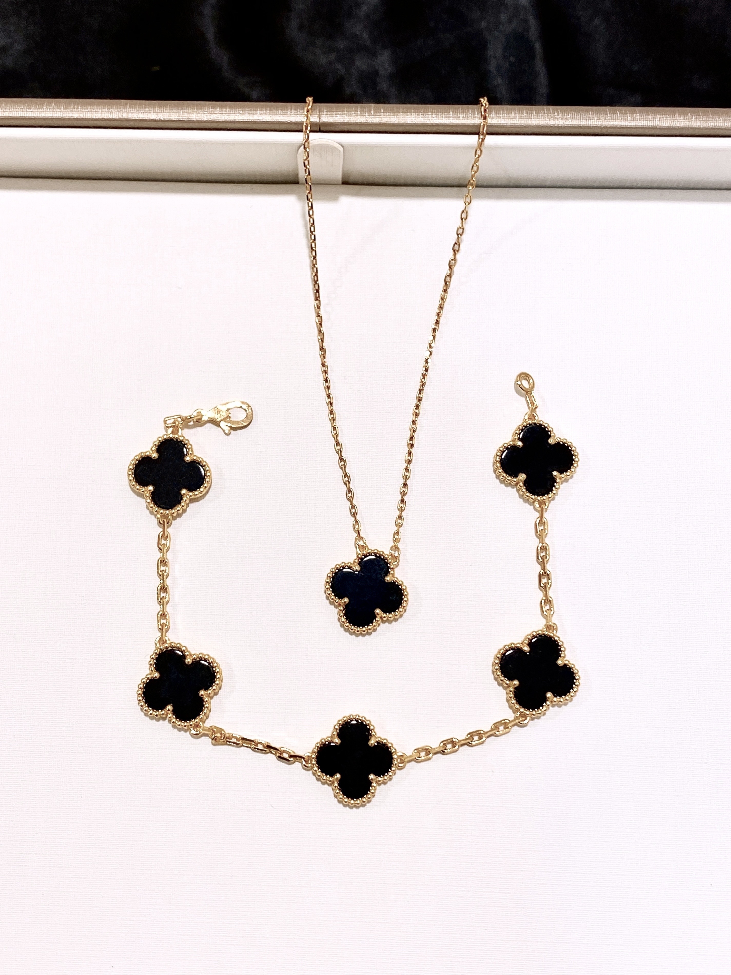 Lucky four leaf bracelet