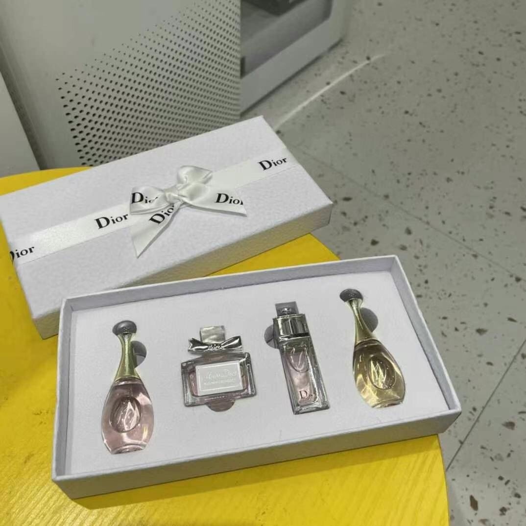 Dior限量禮盒迷你香水四件套