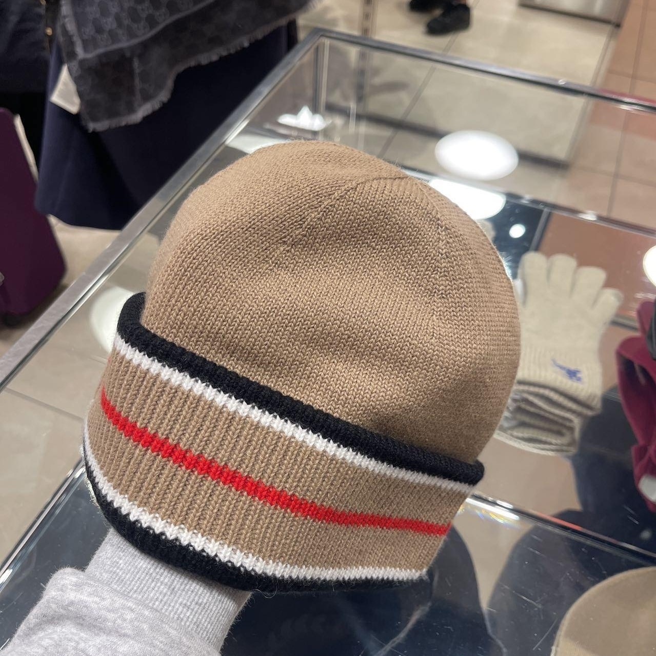 Burberry cashmere blend beanie camel