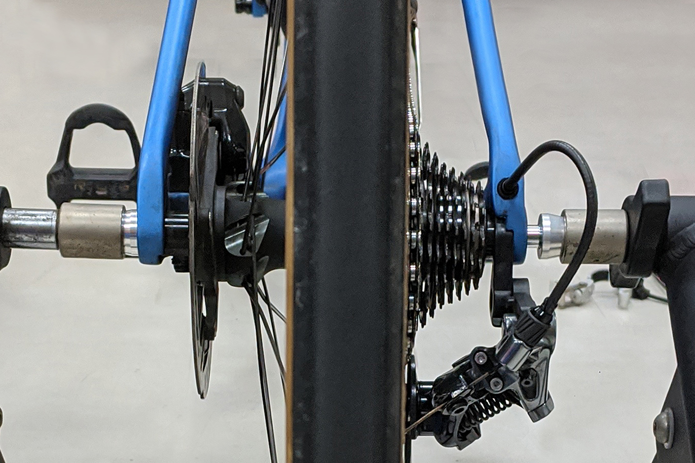 RapiLock Trainer Axle 147 室內訓練台用碟煞公路車 貫通軸快拆組(後輪) φ12×142