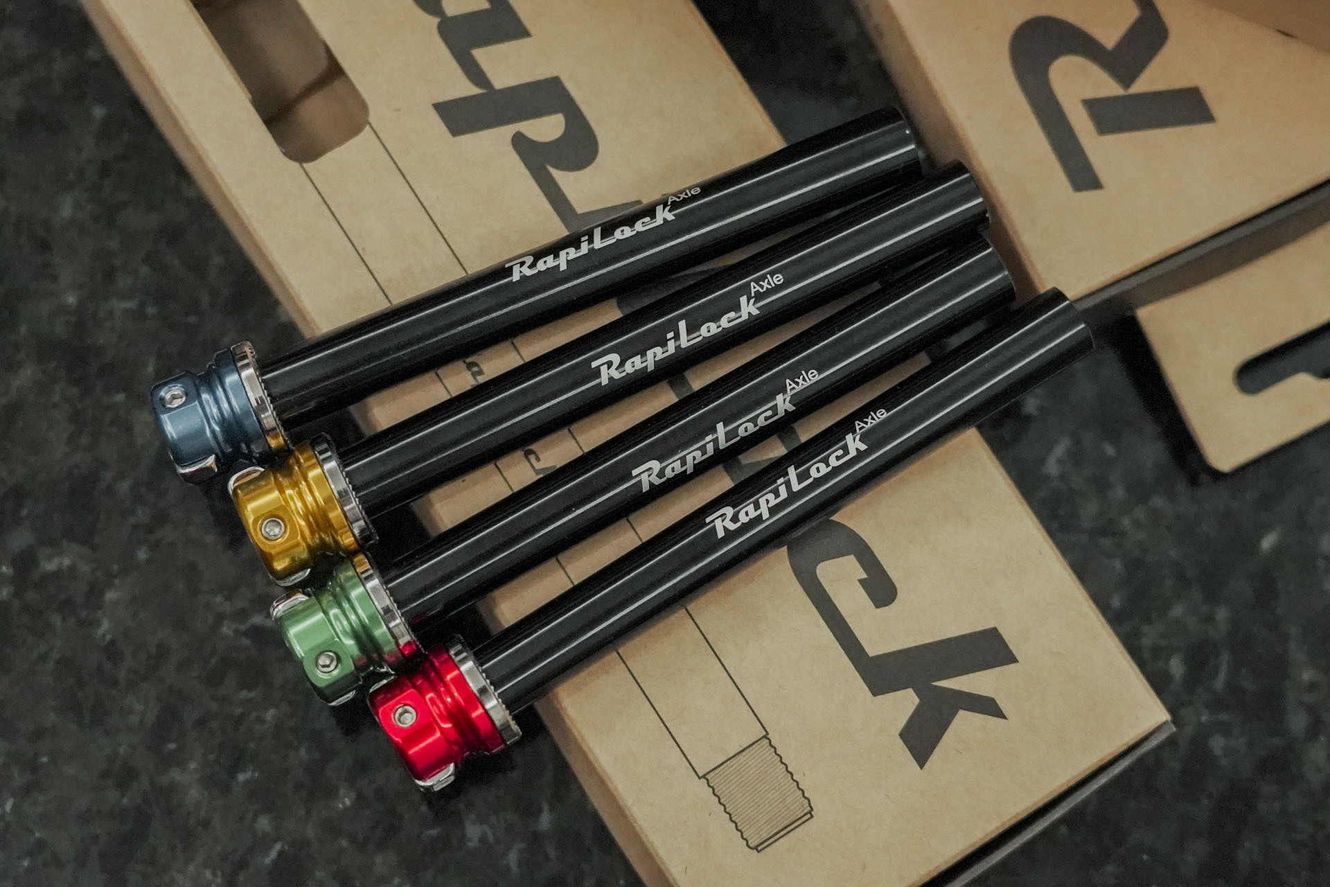 RapiLock Axle 105 碟煞公路車 貫通軸快拆組(前輪) φ12×100