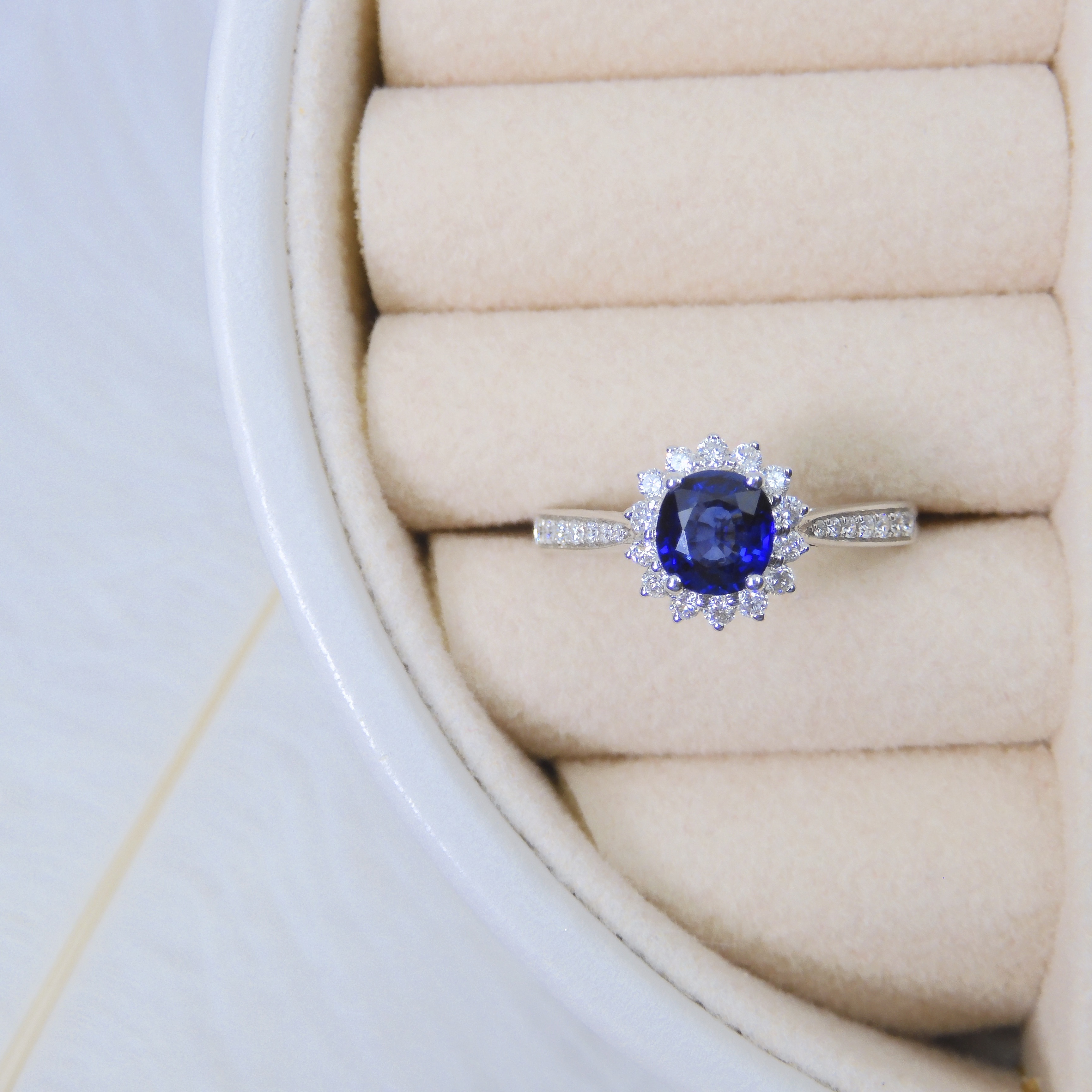 18K金 0.95ct 藍寶石戒指 (配國際證書)