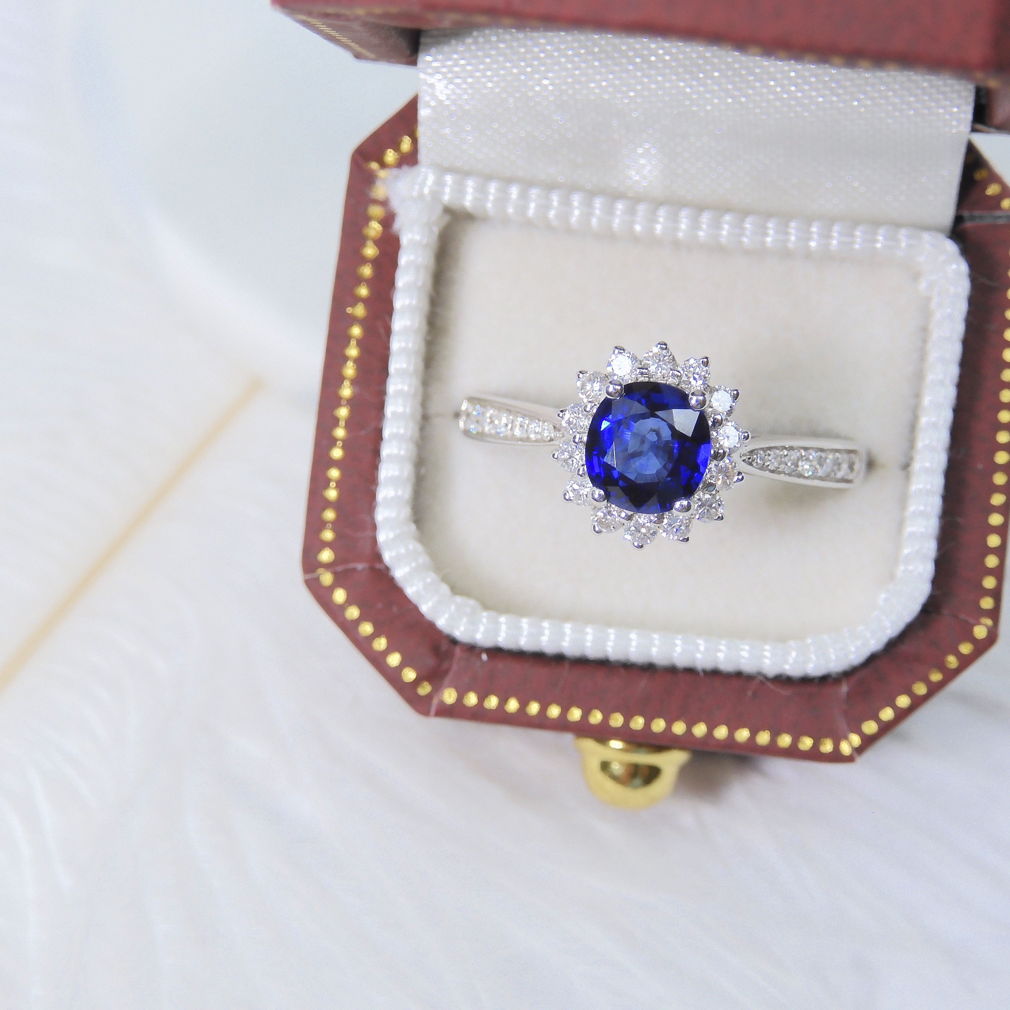 18K金 0.95ct 藍寶石戒指 (配國際證書)