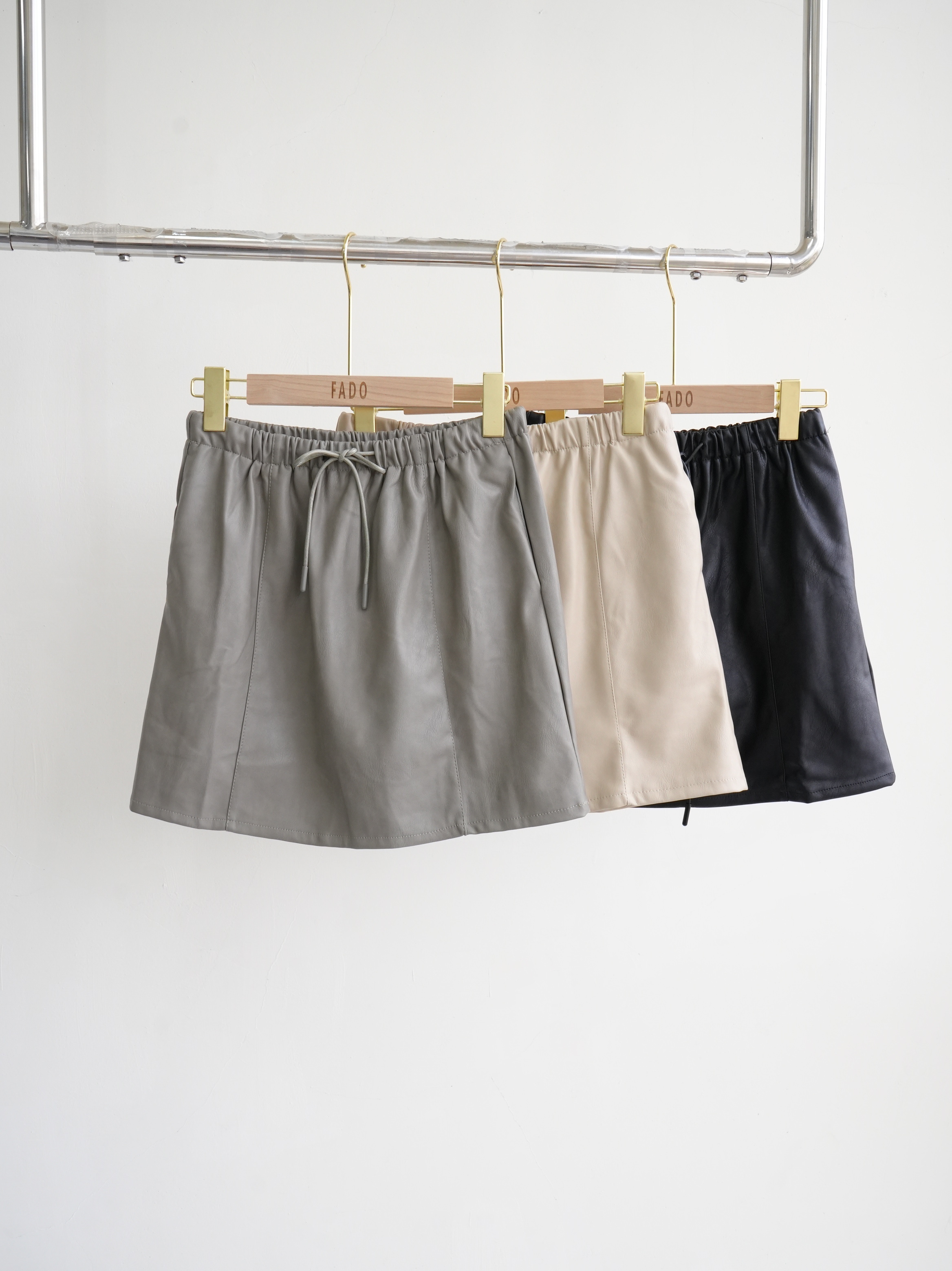 法朵Fado shop｜ 𝙨𝙥𝙞𝙘𝙮 甜辣系抽繩皮格短裙 (內有薄內襯) 4802005 三色