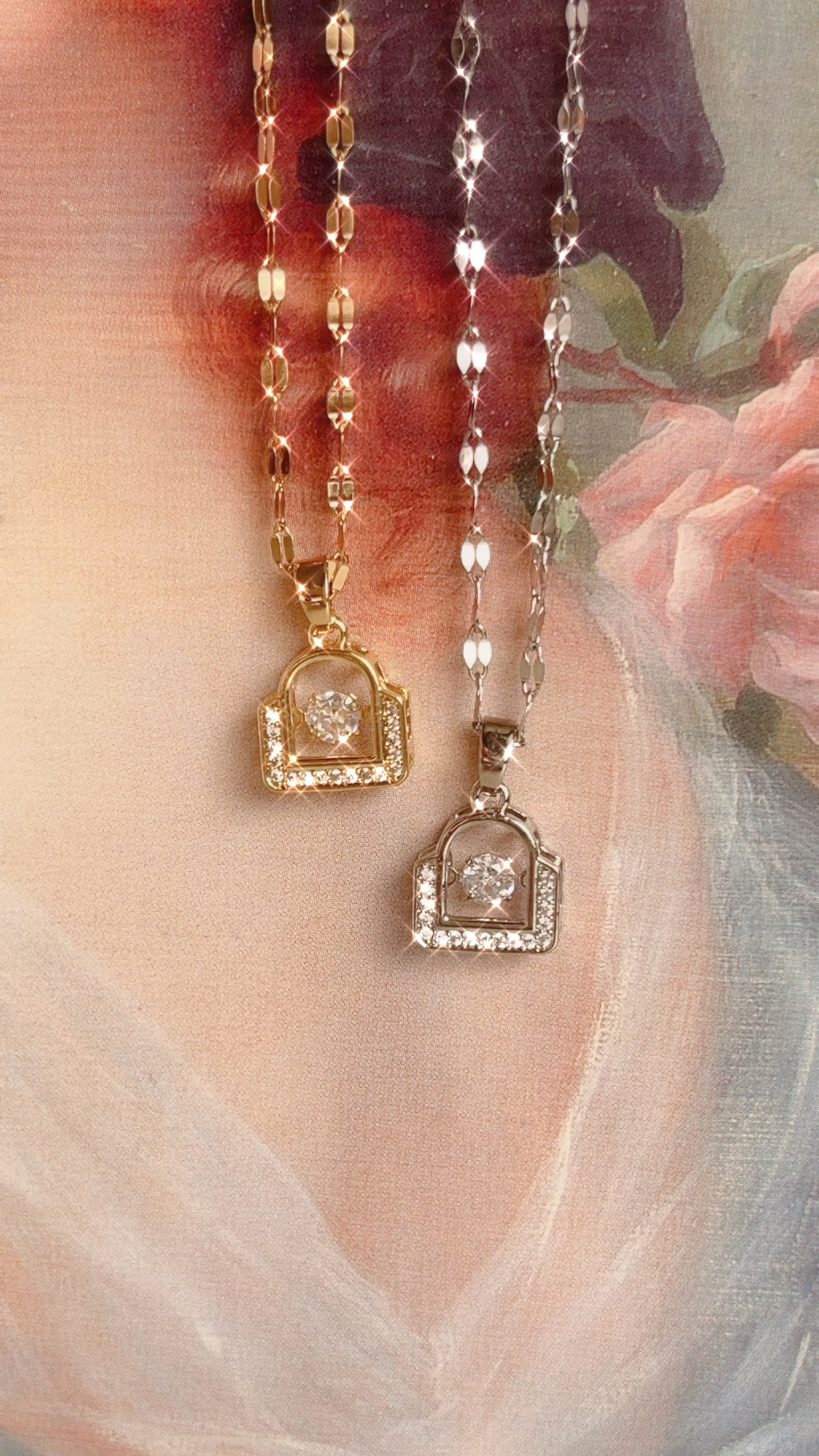 今年秋冬季最美貌的項鍊🔒✨ 成熟優雅的法式風格 配戴起來非常美麗 就是想像中的樣子! 很少有這樣的款式 非常喜歡💓 每次配戴這條出門 必定有路人來詢問 漂亮的你怎麼可以錯過🤍 送給情人或送給自己 都是最棒的禮物🙌🏻