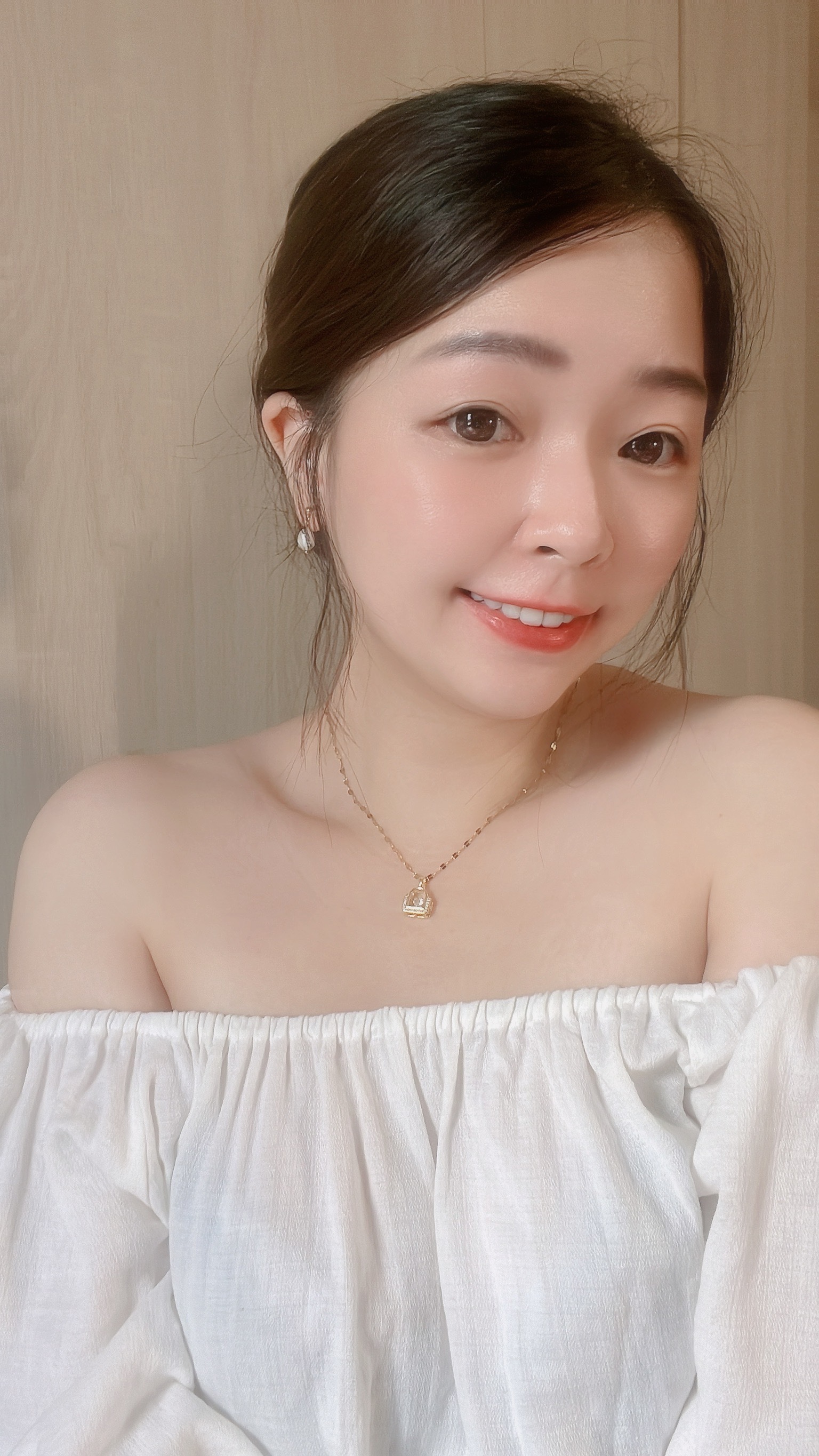 今年秋冬季最美貌的項鍊🔒✨ 成熟優雅的法式風格 配戴起來非常美麗 就是想像中的樣子! 很少有這樣的款式 非常喜歡💓 每次配戴這條出門 必定有路人來詢問 漂亮的你怎麼可以錯過🤍 送給情人或送給自己 都是最棒的禮物🙌🏻