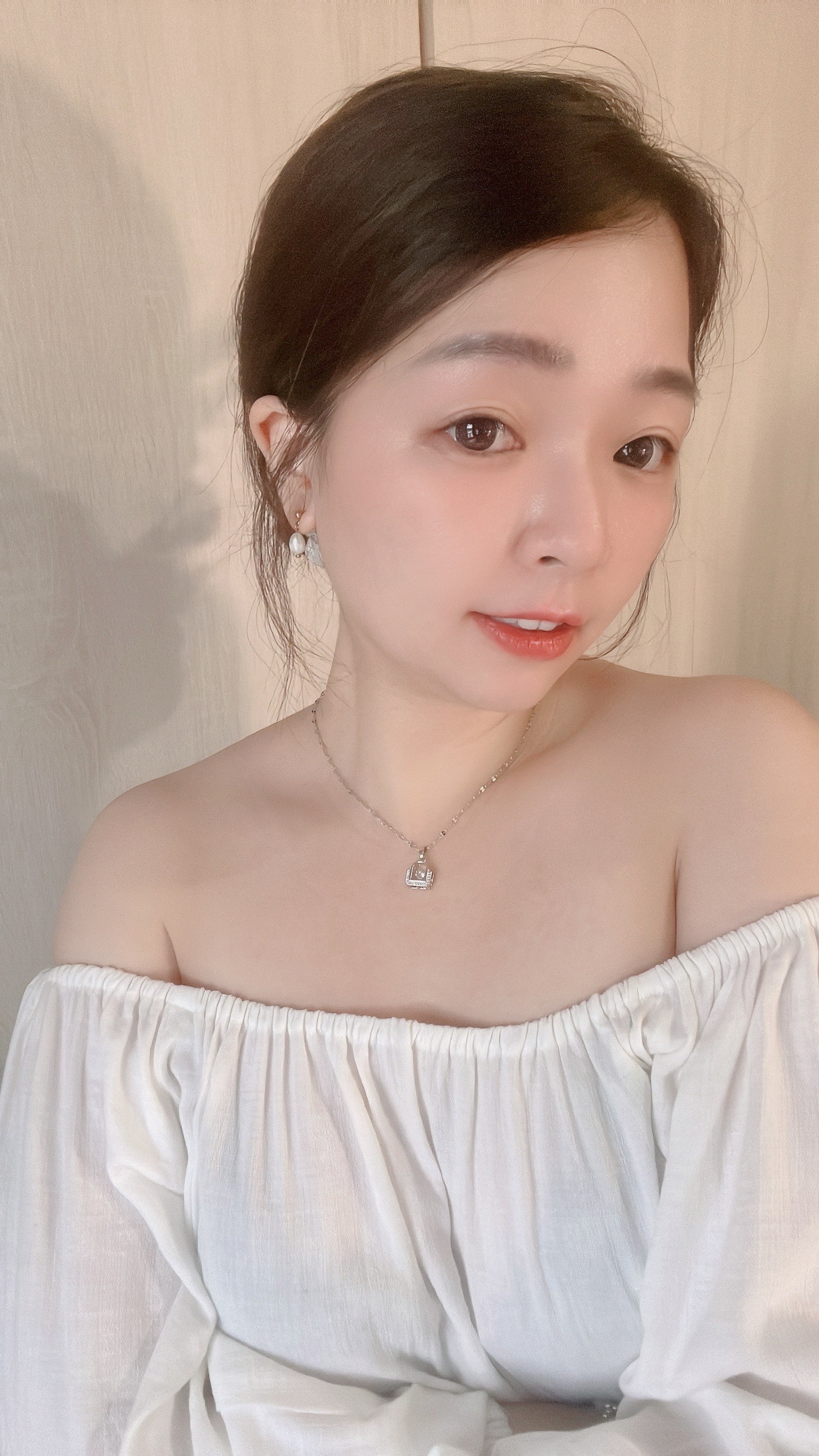 今年秋冬季最美貌的項鍊🔒✨ 成熟優雅的法式風格 配戴起來非常美麗 就是想像中的樣子! 很少有這樣的款式 非常喜歡💓 每次配戴這條出門 必定有路人來詢問 漂亮的你怎麼可以錯過🤍 送給情人或送給自己 都是最棒的禮物🙌🏻