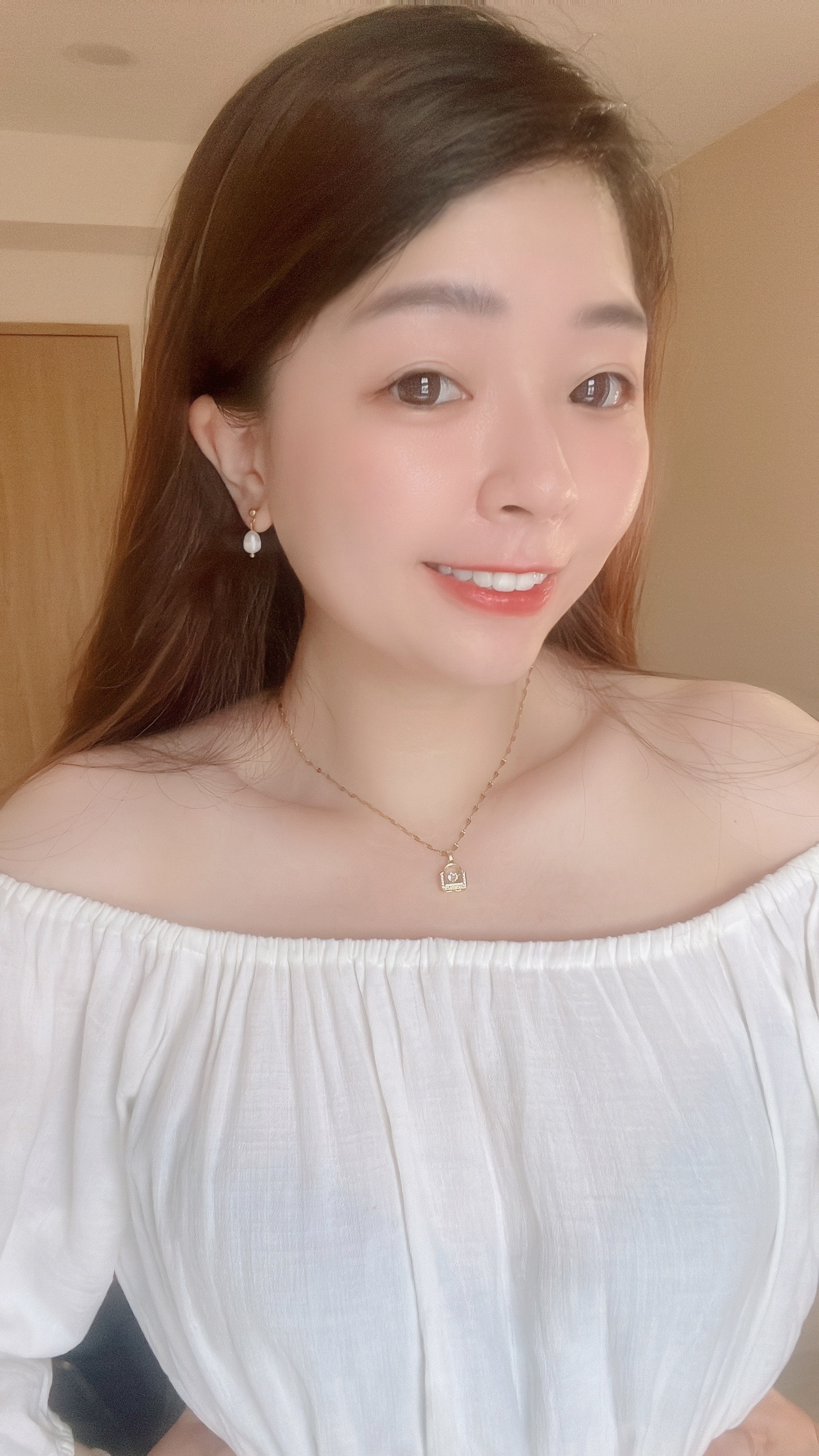 今年秋冬季最美貌的項鍊🔒✨ 成熟優雅的法式風格 配戴起來非常美麗 就是想像中的樣子! 很少有這樣的款式 非常喜歡💓 每次配戴這條出門 必定有路人來詢問 漂亮的你怎麼可以錯過🤍 送給情人或送給自己 都是最棒的禮物🙌🏻