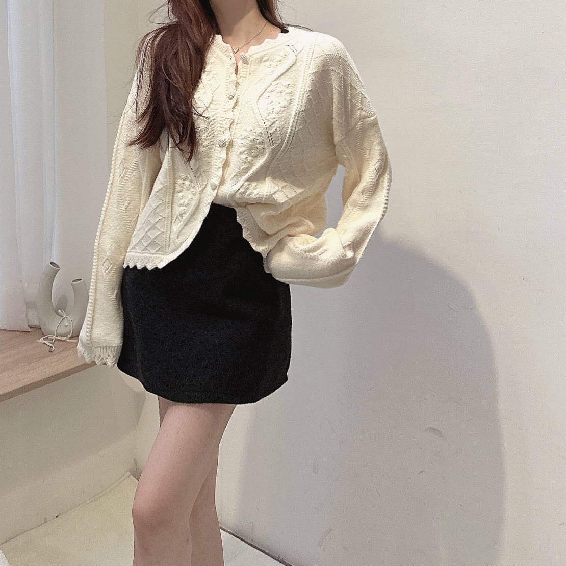 溫柔雕花排釦針織毛衣/單一色