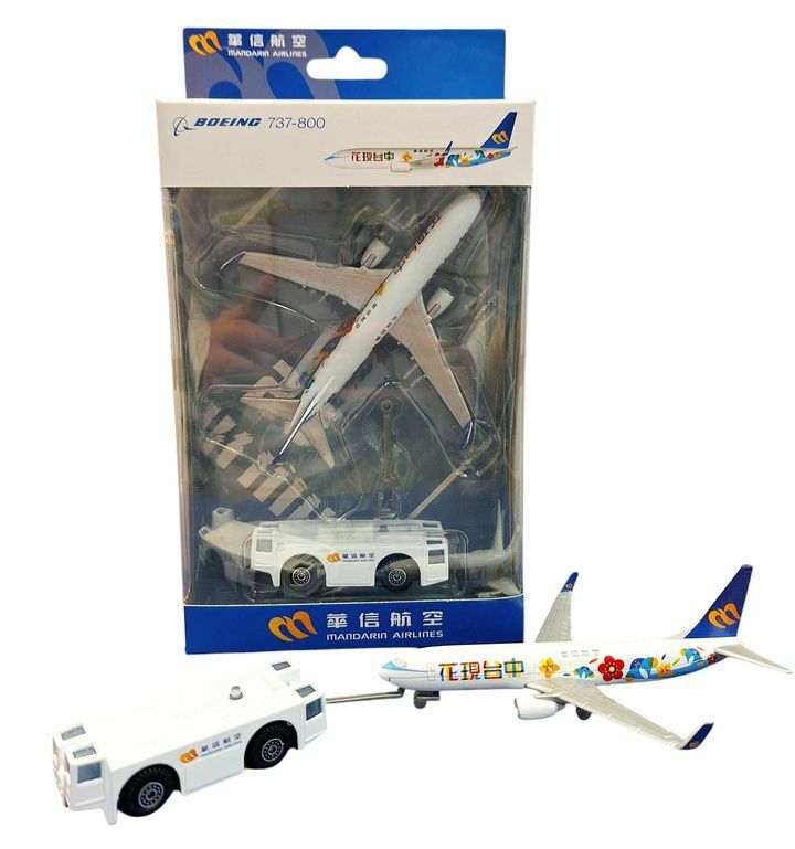 華信航空 波音737-800 花現台中單架飛機玩具組 含拖車拖桿