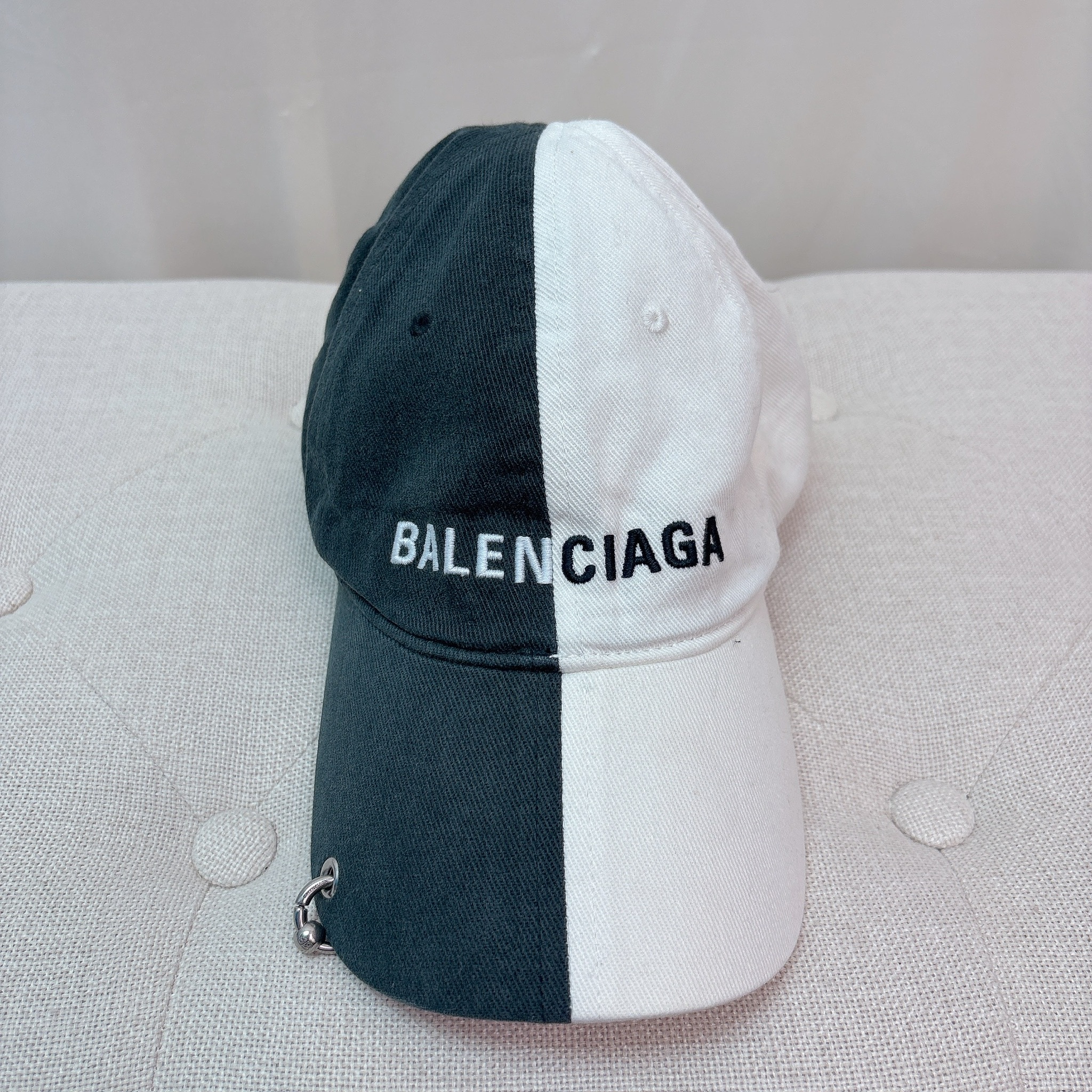 Balenciaga White & Black Cap - White&Black/Shw