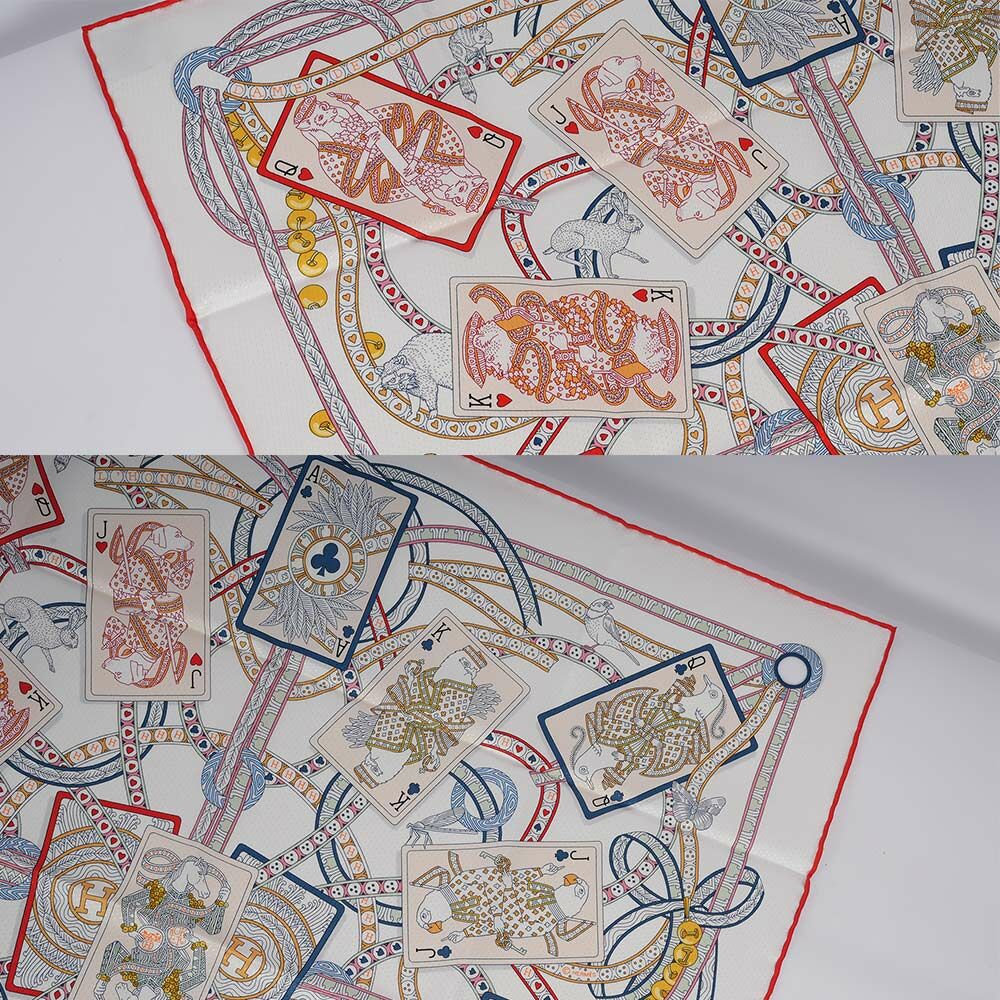 Dame de Coeur 撲克牌圖案小孔絲質方巾(70x70)