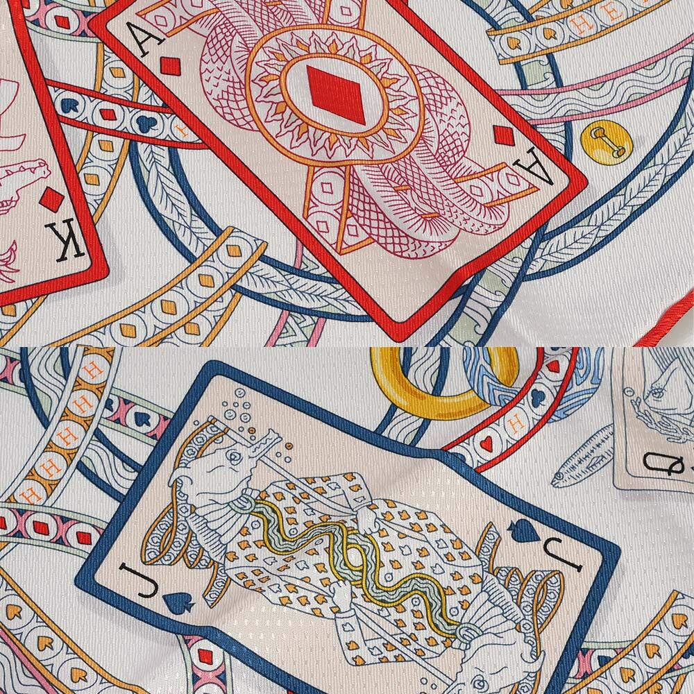 Dame de Coeur 撲克牌圖案小孔絲質方巾(70x70)