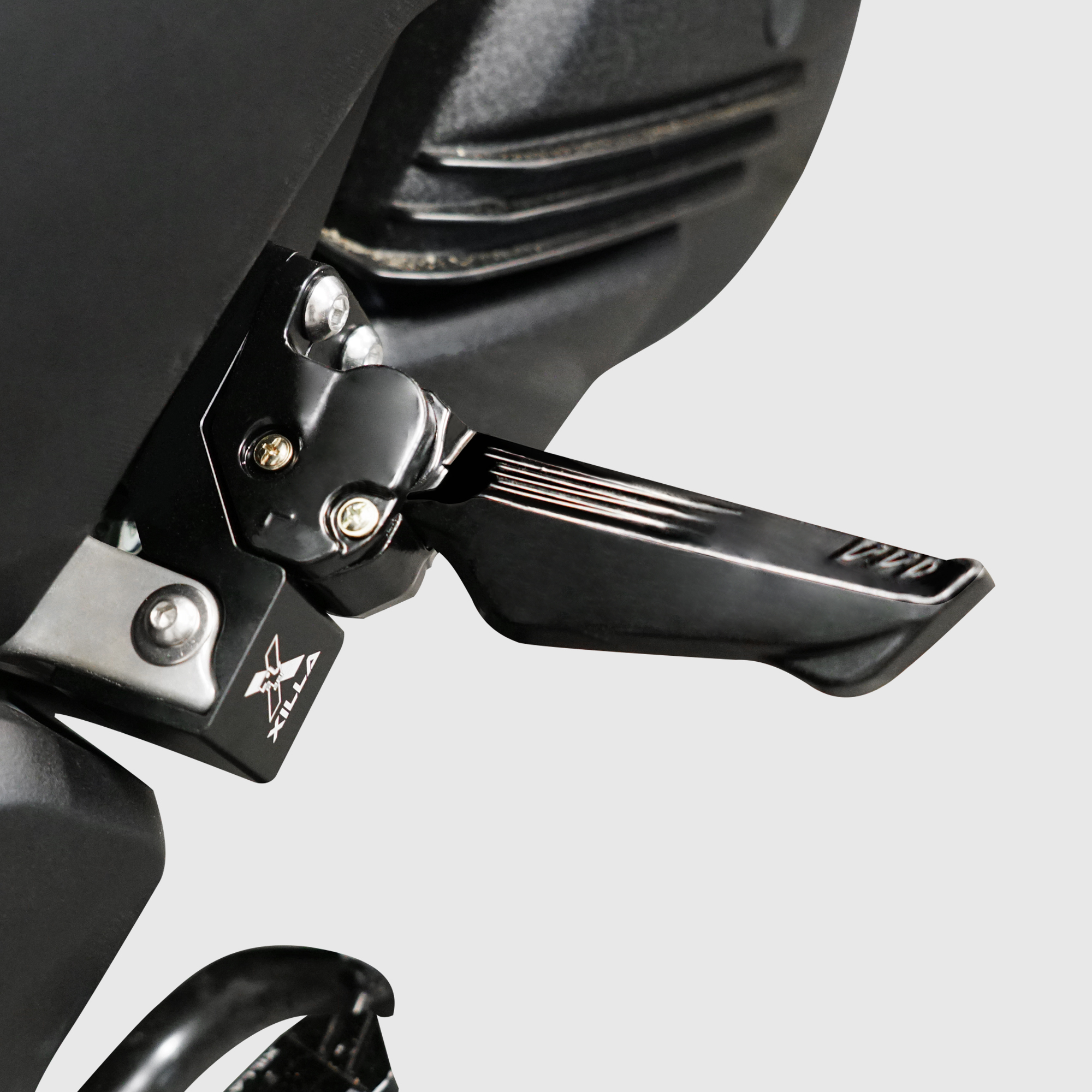 YAMANA XMAX 300｜鋁合金踏板後移座+飛炫踏板