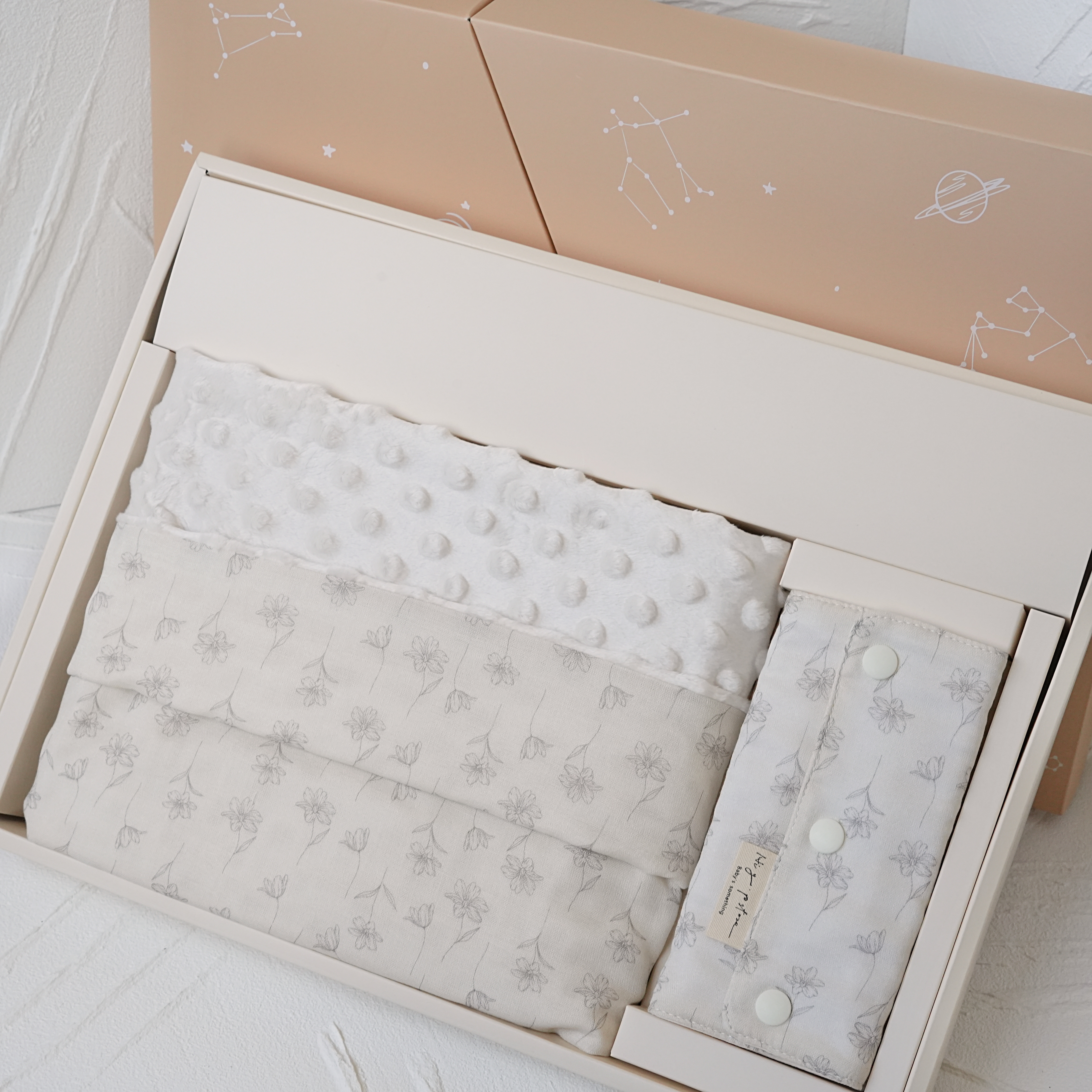 Hi Y.P store-彌月禮盒收涎推薦組-獨家設計-高雅櫻子