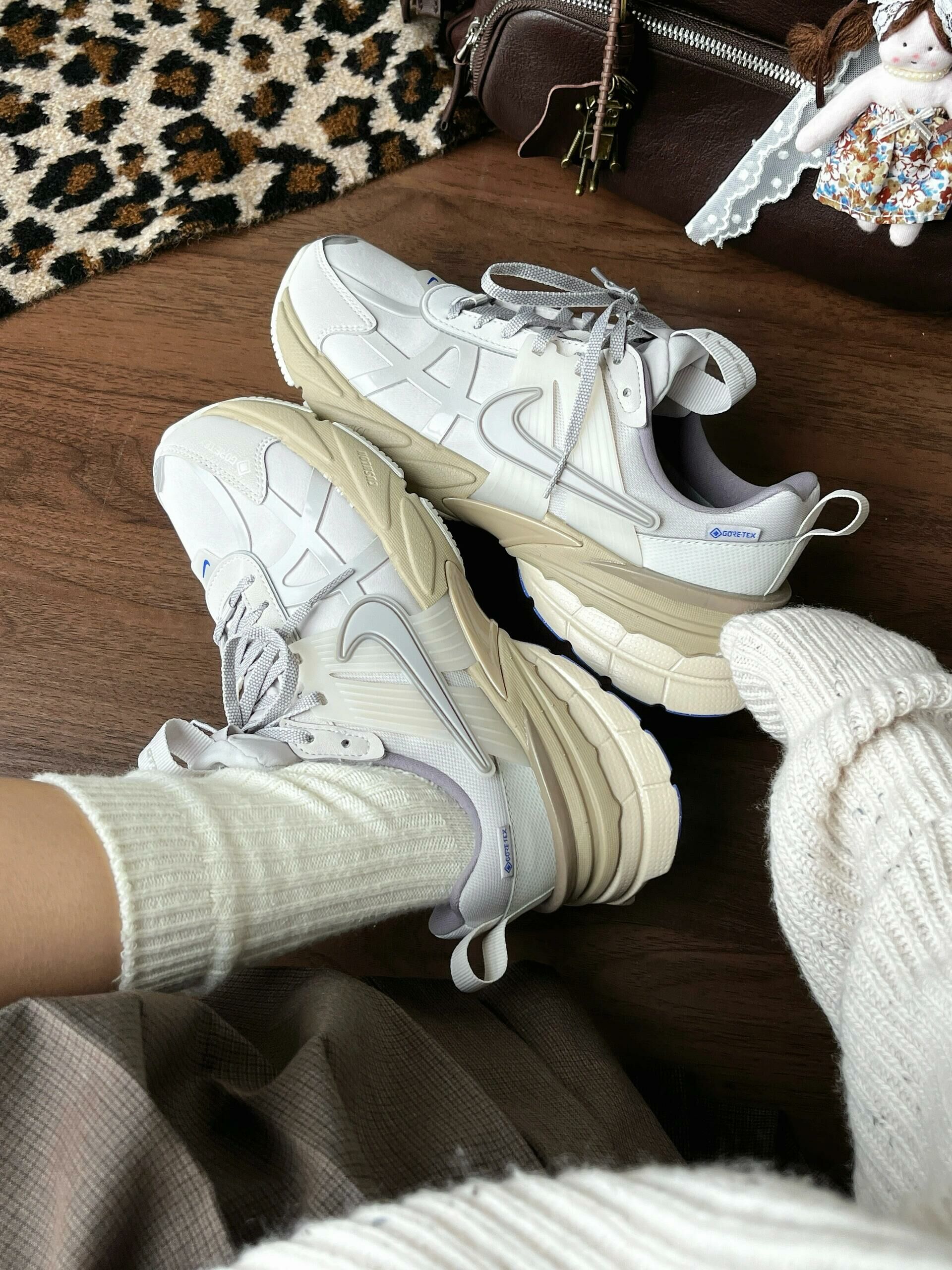 Nike V2K Run GTX 燕麥灰 灰白色 復古 慢跑鞋 老爹鞋 防水 GORE-TEX 女款 FZ2622-002/預購