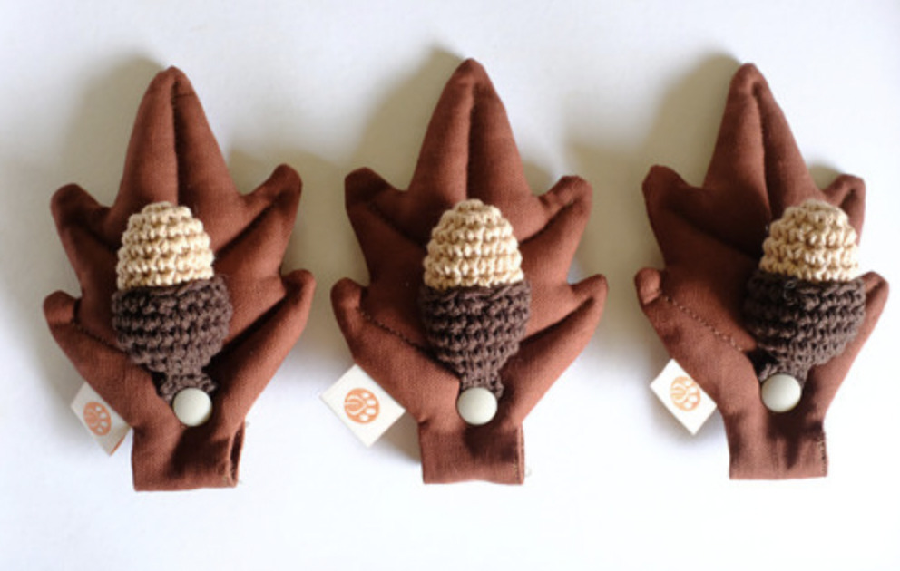 Hikoinu -  橡實葉