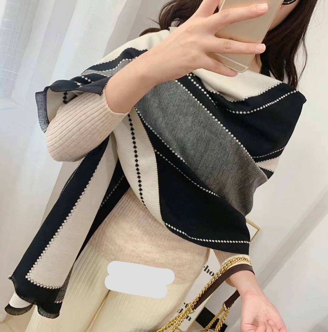 BN3208 菱格拼色型格薄披肩