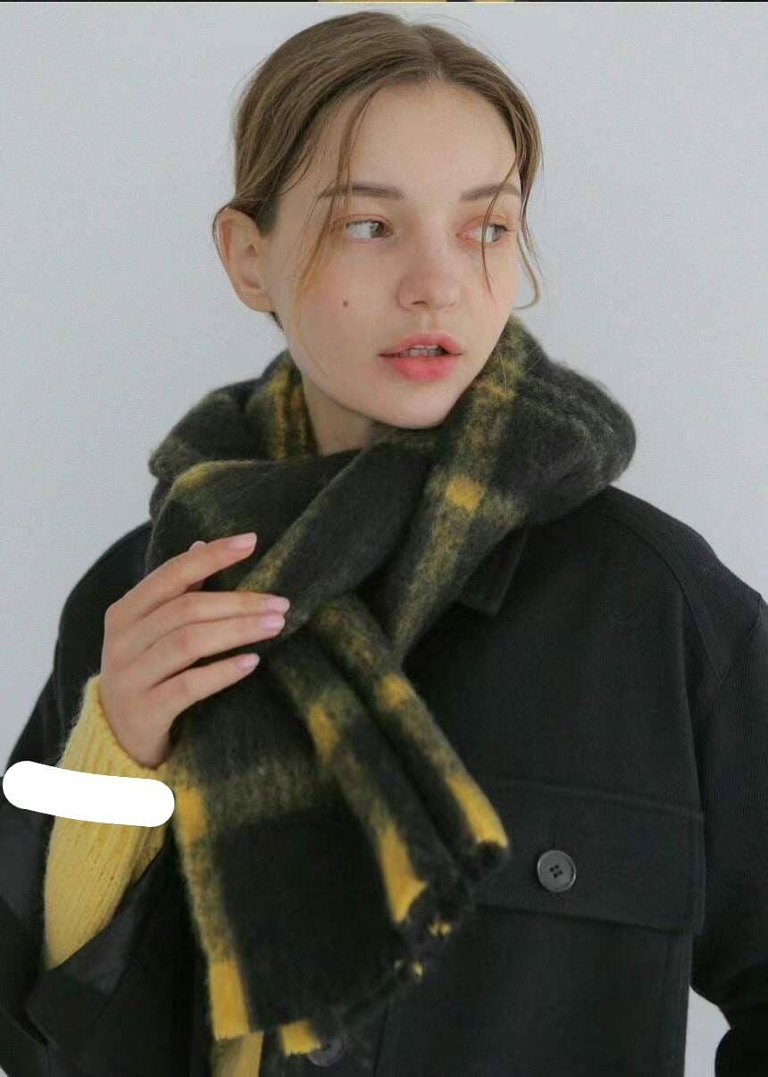 BN3216 羊駝毛柔軟撞色線條感頸巾