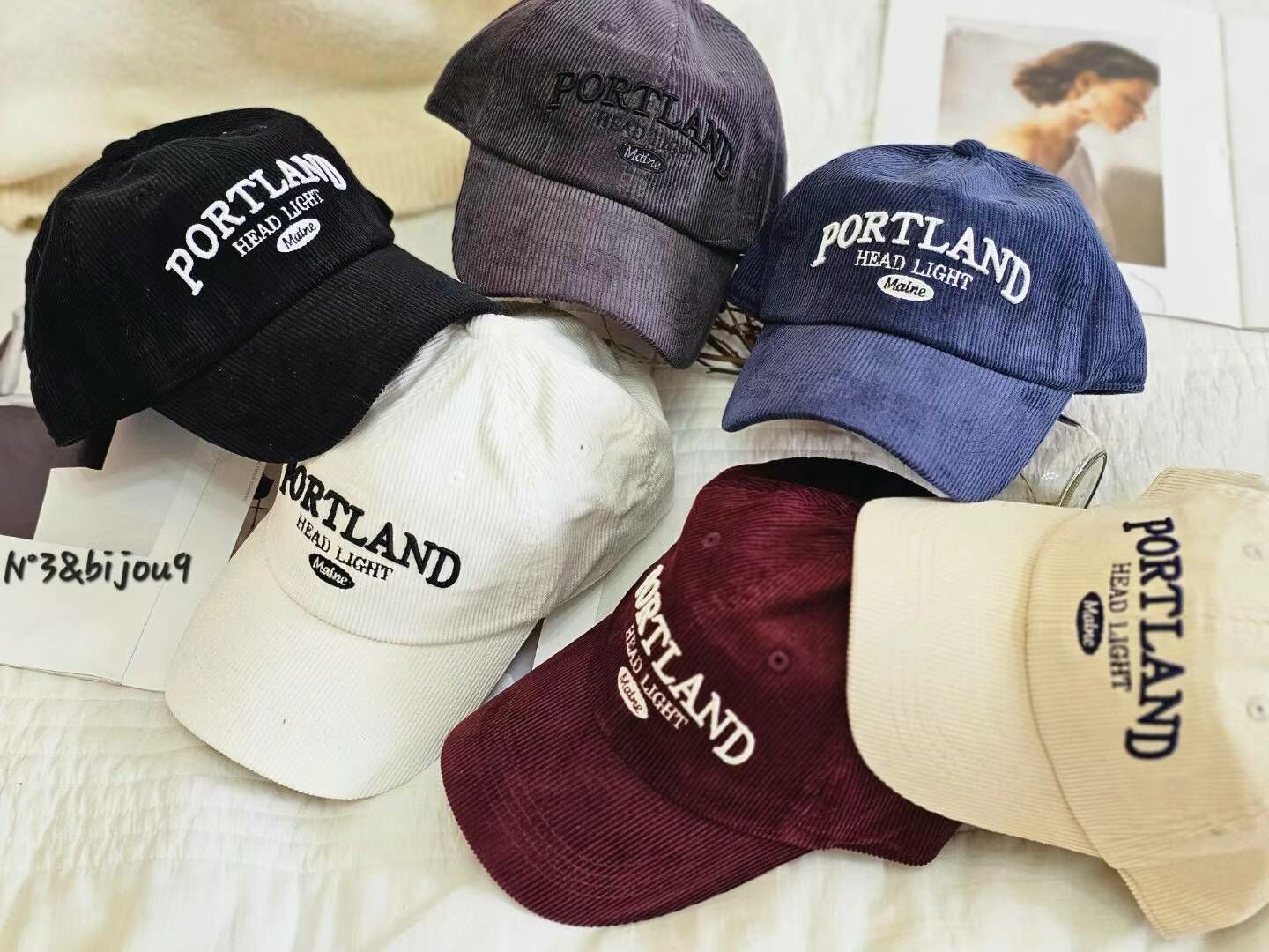 BN3218 絨面暗坑紋字母鴨嘴帽嘴