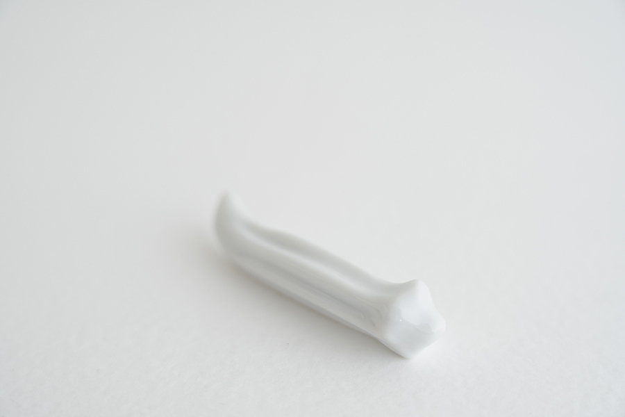 村上雄一-白磁秋葵筷架