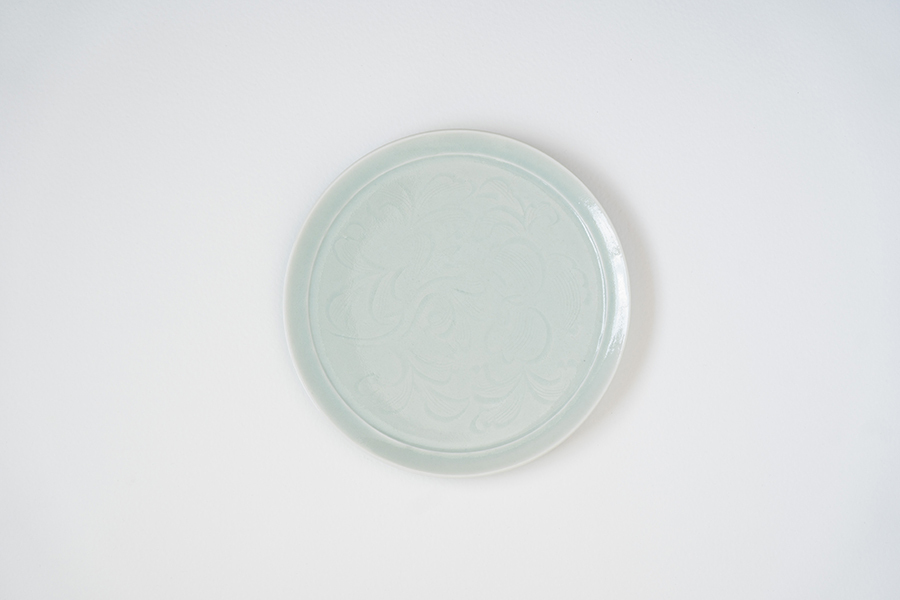 村上雄一-青磁宋唐草皿 21cm