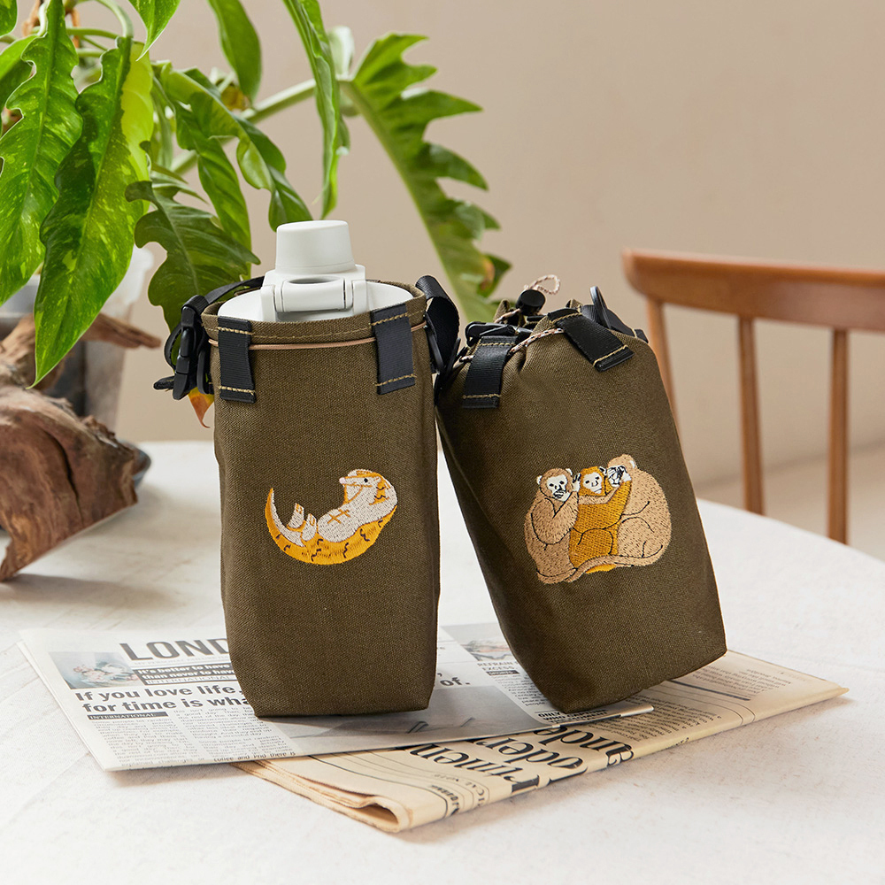 《這些動物們》刺繡束口水壺袋