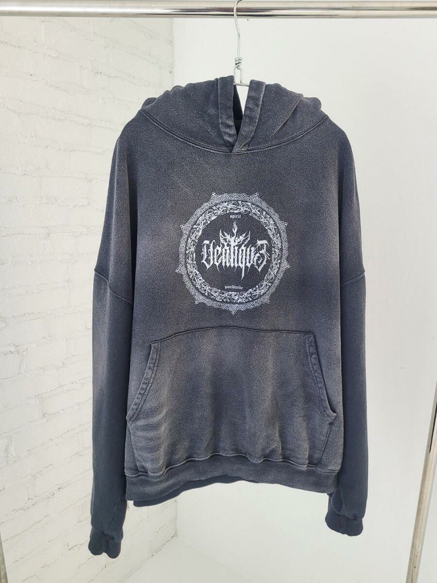 仿污英文字圖案連帽衛衣 VENTIQUE-026T