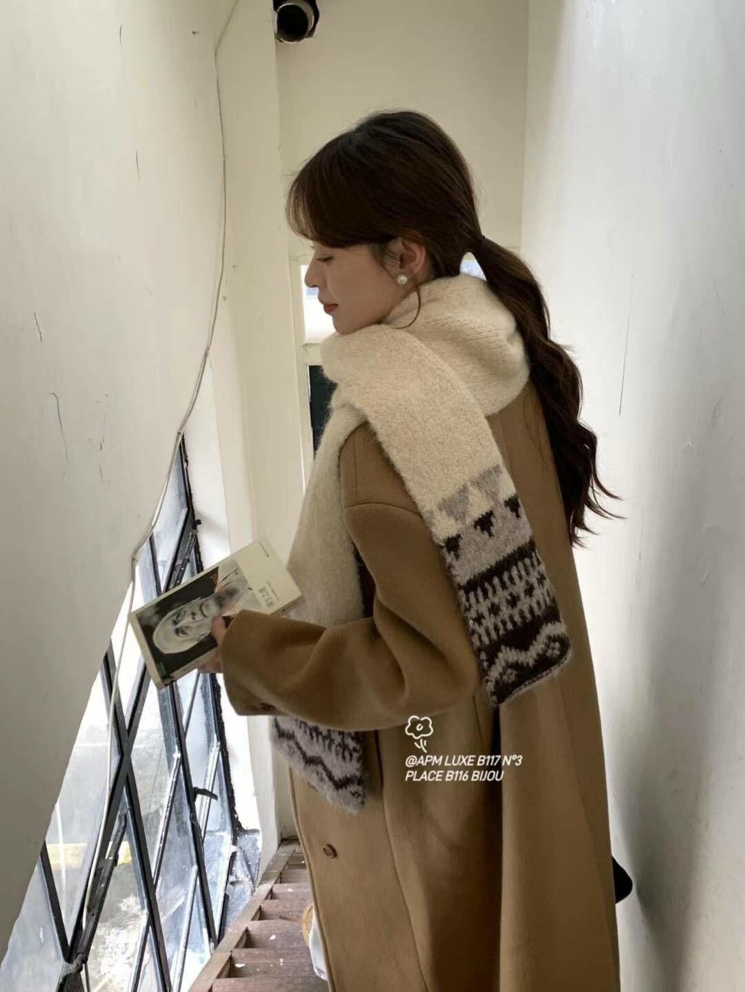 BN3256 尾部花紋冬日溫暖感頸巾