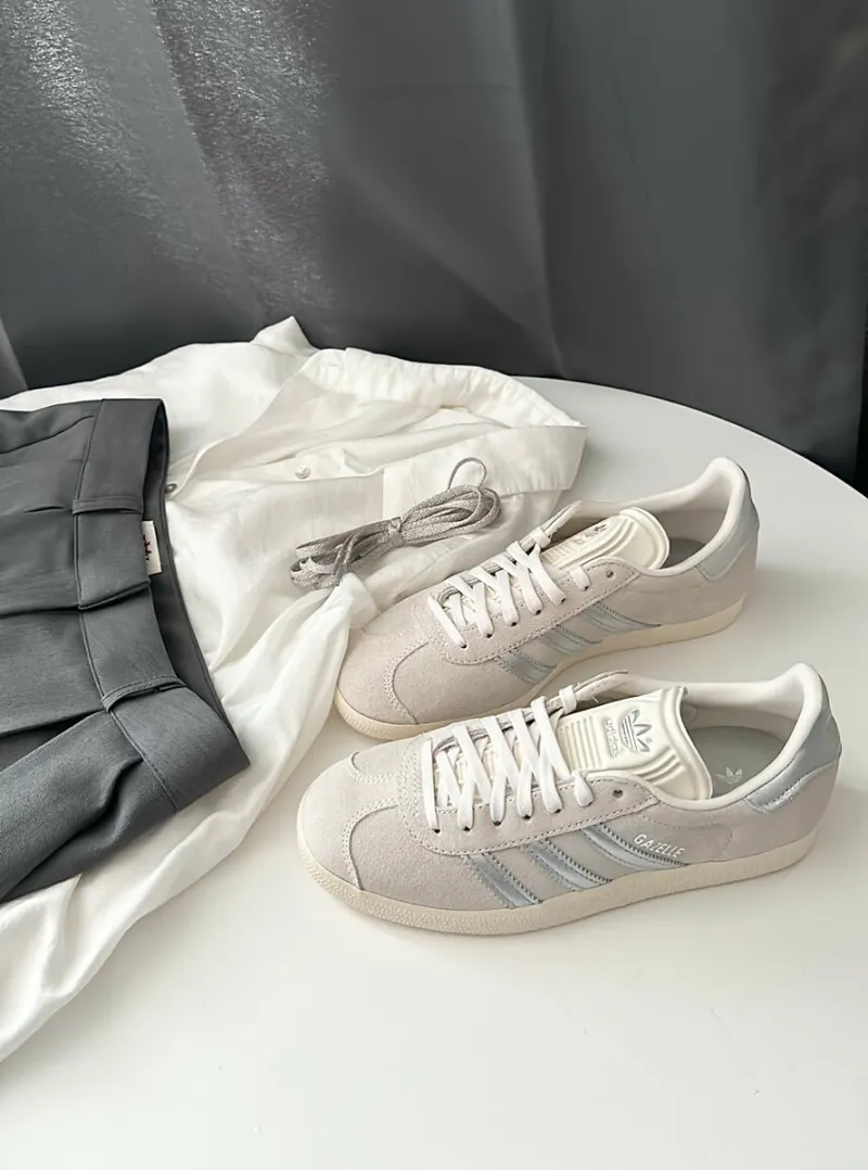 ADIDAS GAZELLE 奶油灰銀 復古鞋 [限時勁減!!]