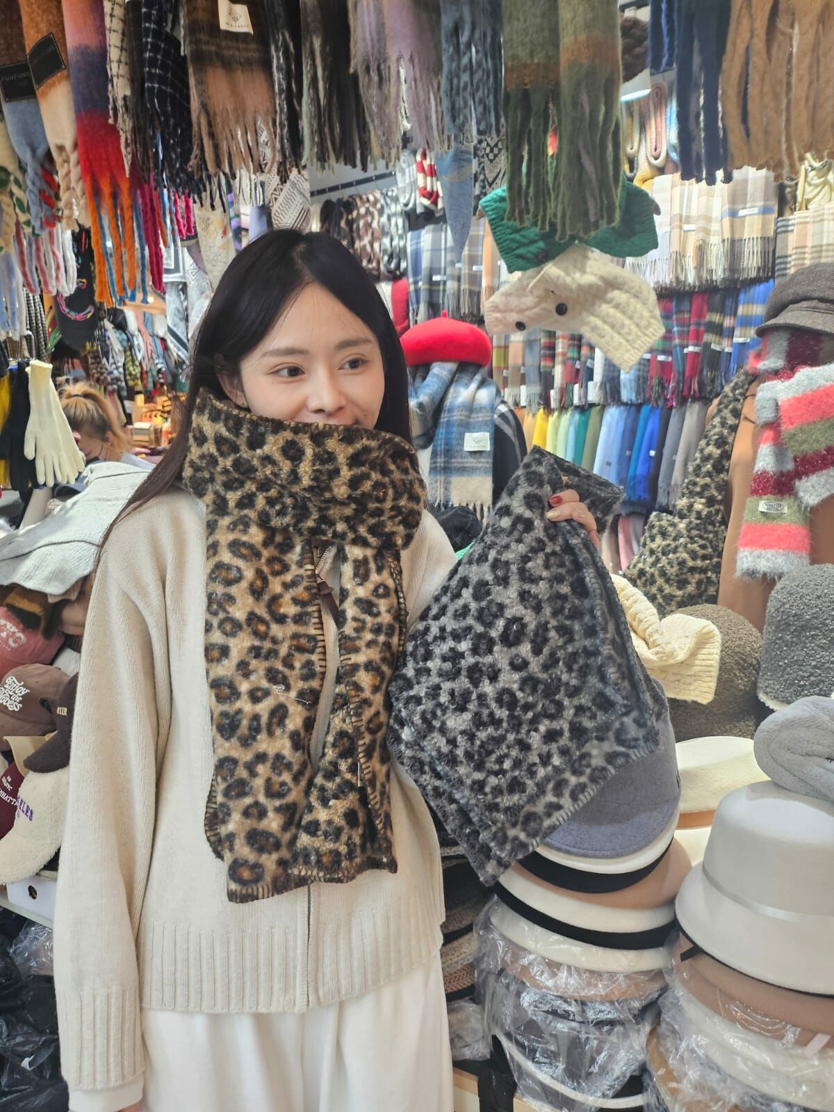 BN3273 溫暖厚實豹紋短圍巾