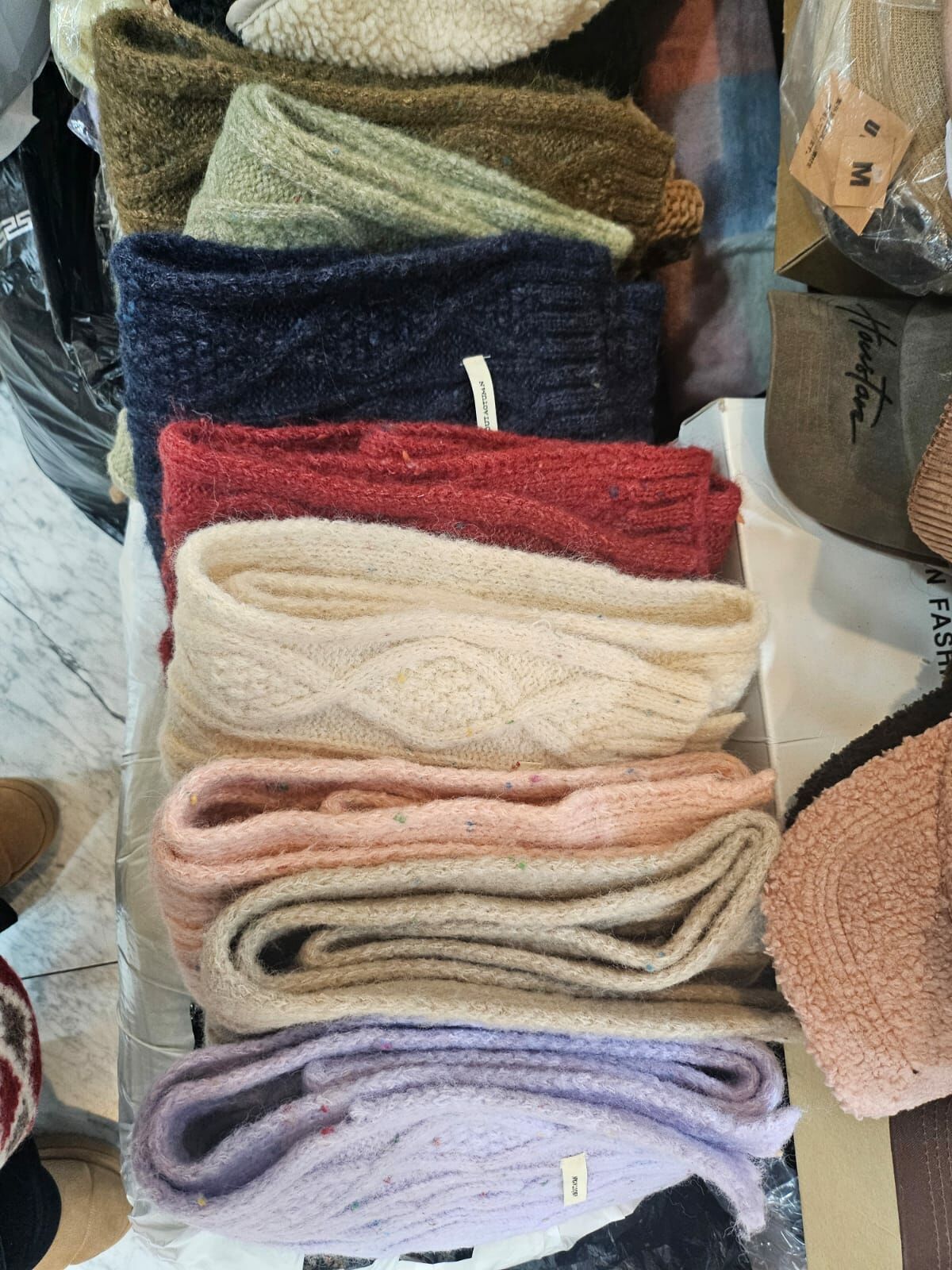 BN3283 紐麻花點點頸巾