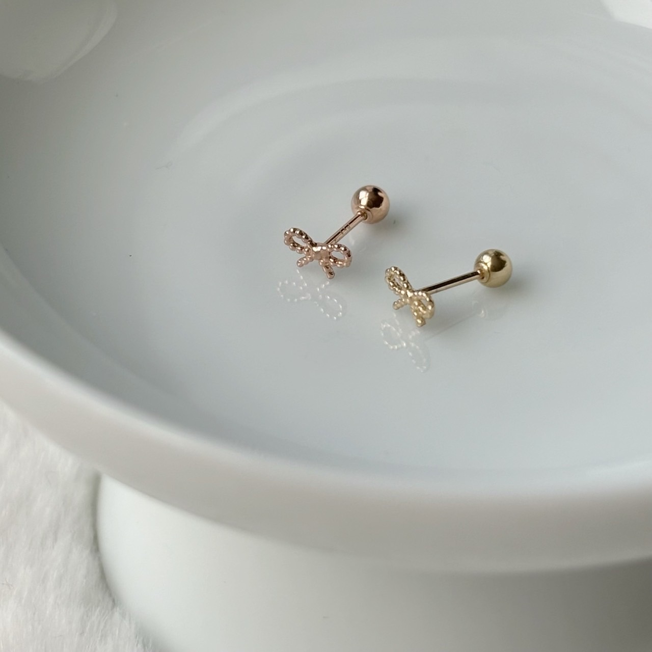 14K點點蝴蝶結轉珠耳環