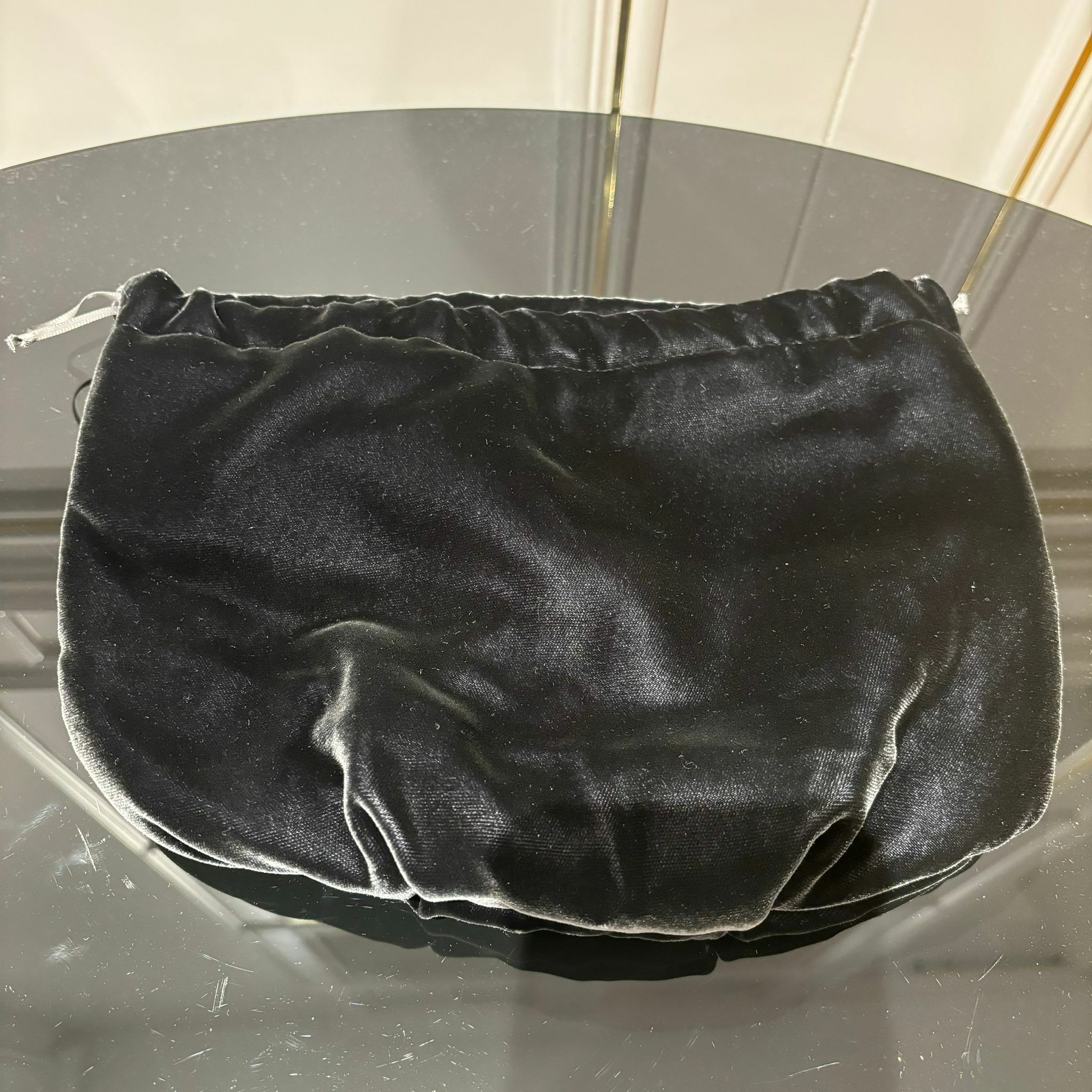 1RS1116-138 [ROSANTICA] Mini Chole Pouch Black (B-K11-E)