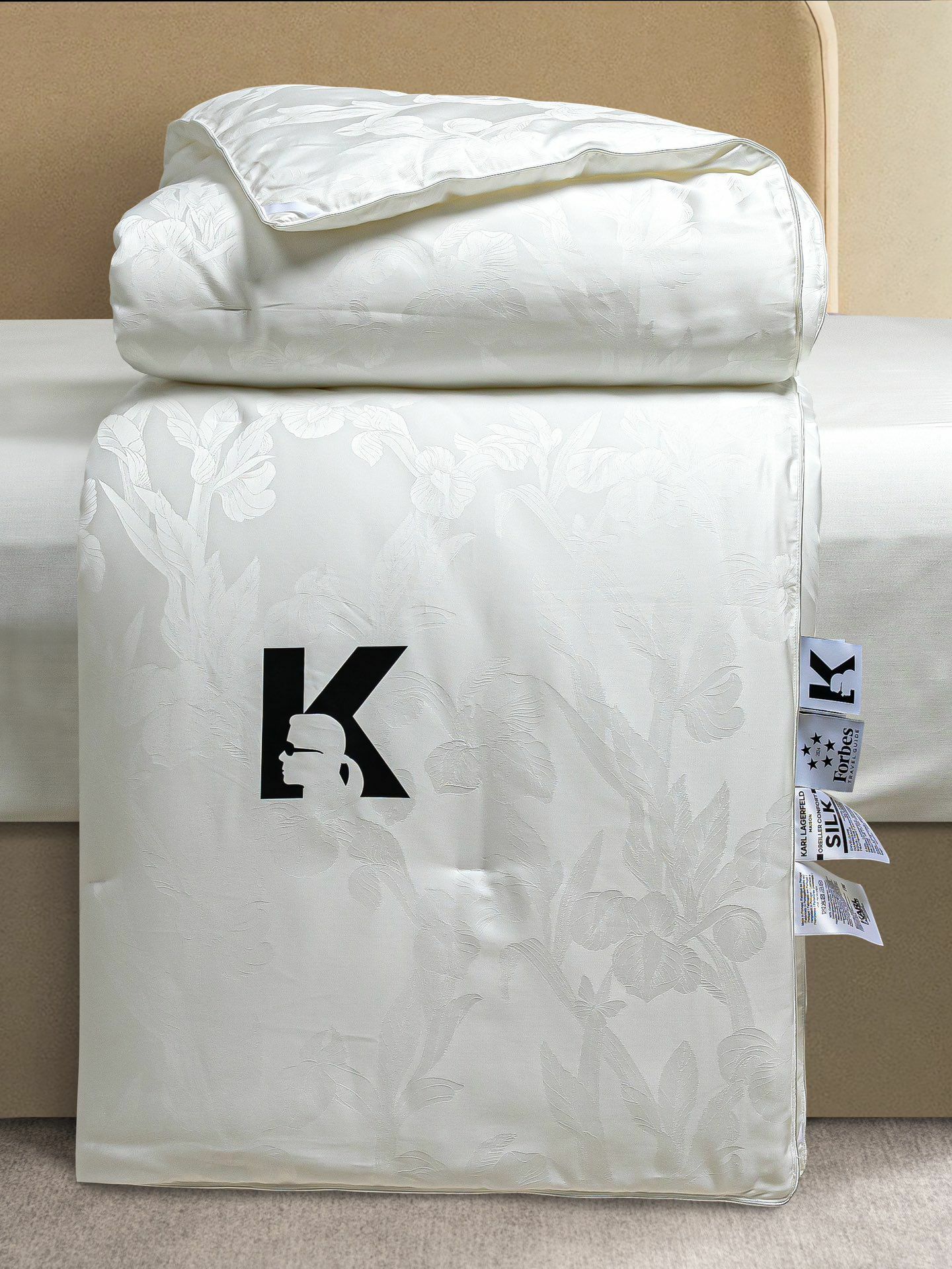 THE KARL LAGERFELD 提花蠶絲被