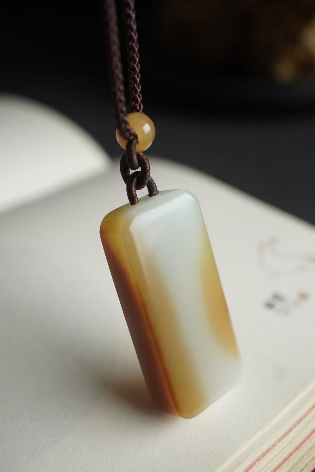 1117445 和田玉且末糖白無事牌掛件