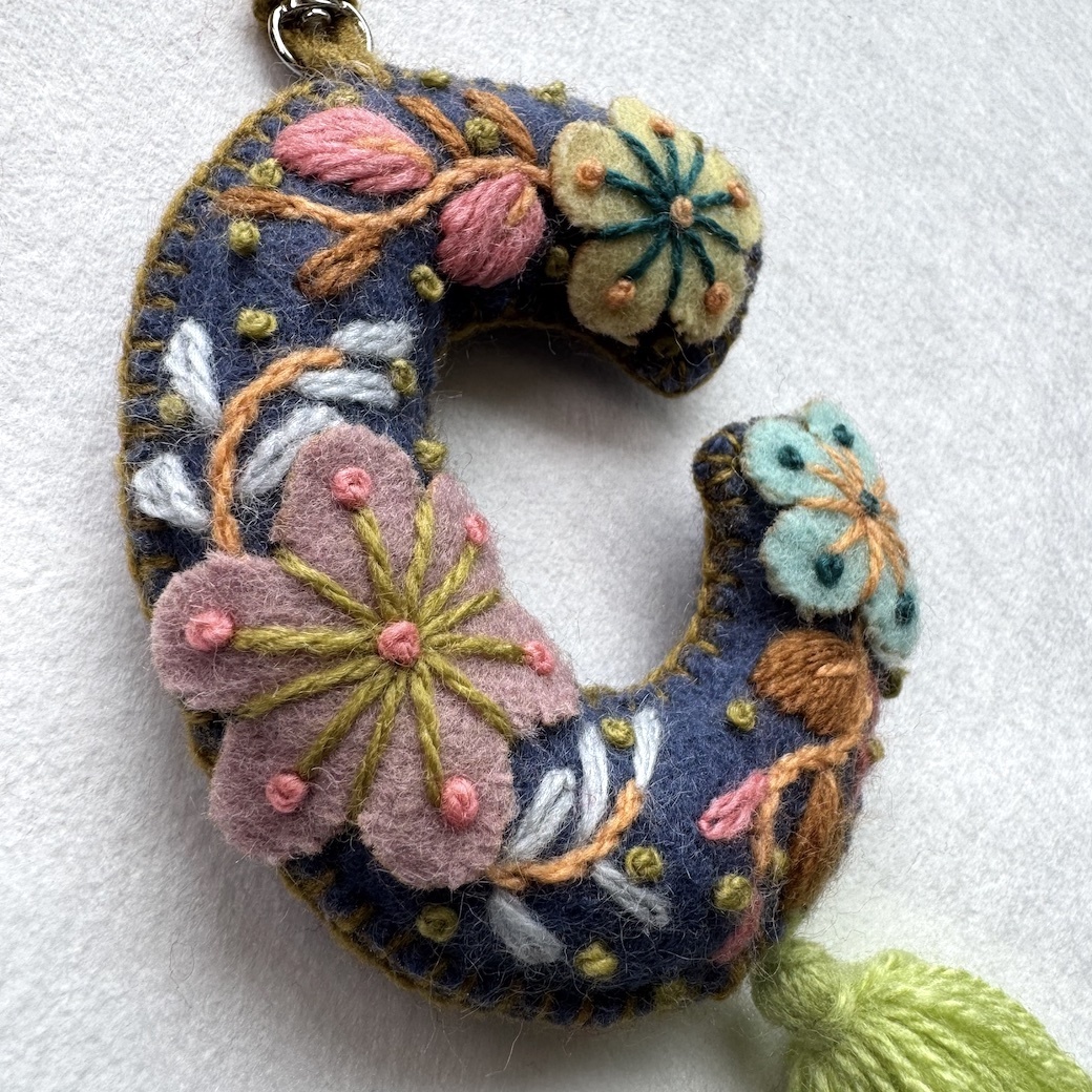 C | 字母吊飾 (流蘇款)