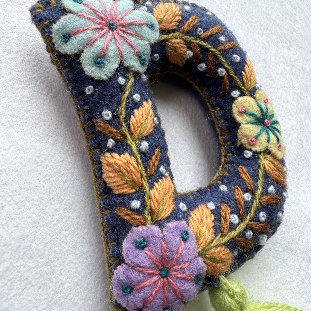 D | 字母吊飾 (流蘇款)